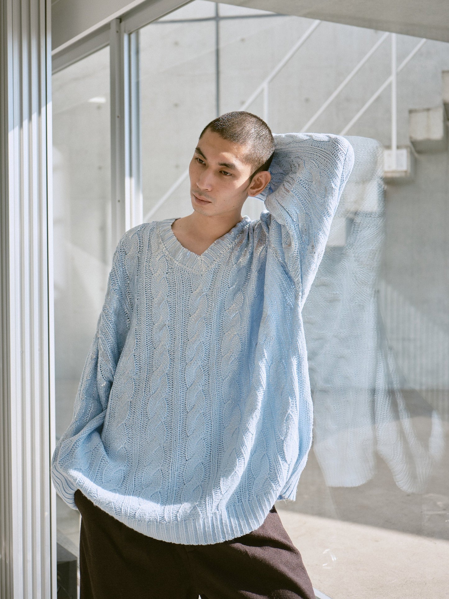 silver coating graduation v neck loose cable sweater