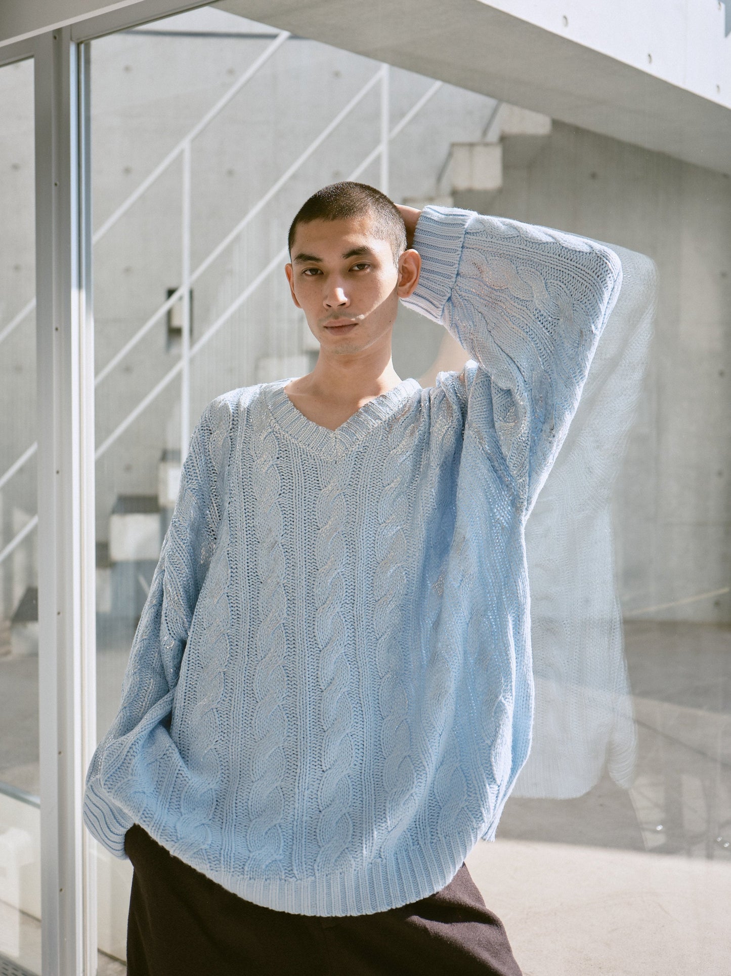 silver coating graduation v neck loose cable sweater
