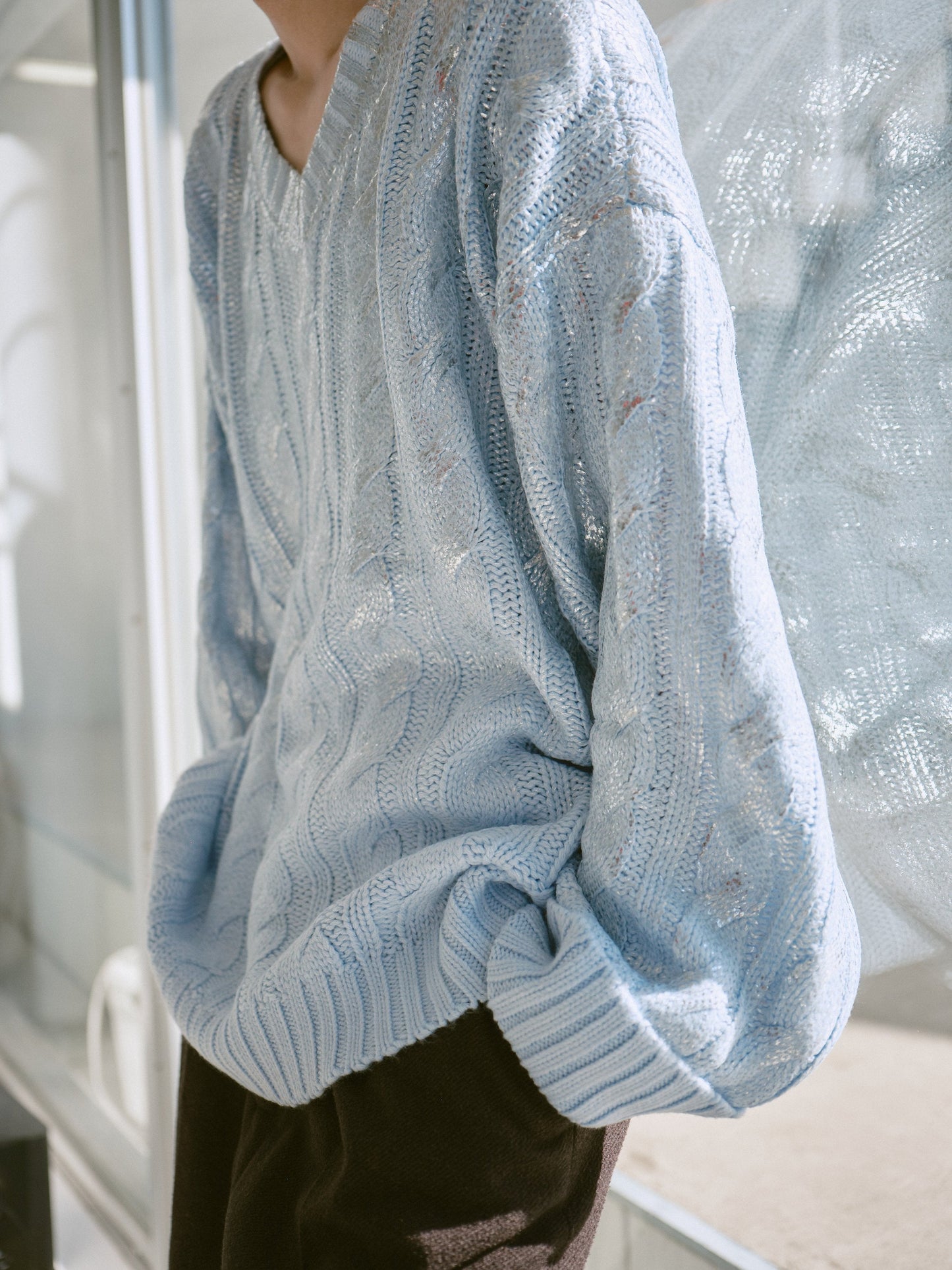 silver coating graduation v neck loose cable sweater