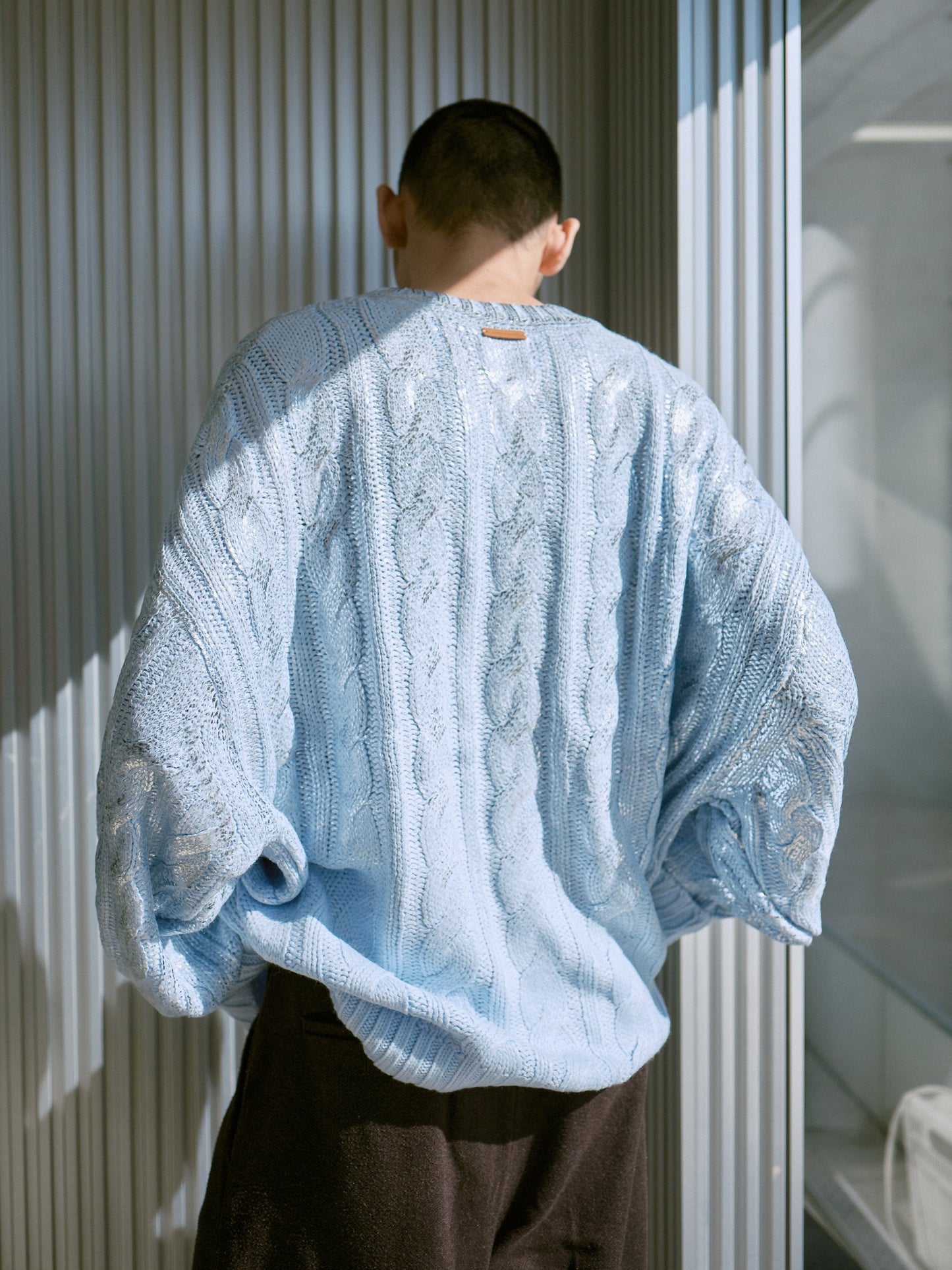 silver coating graduation v neck loose cable sweater