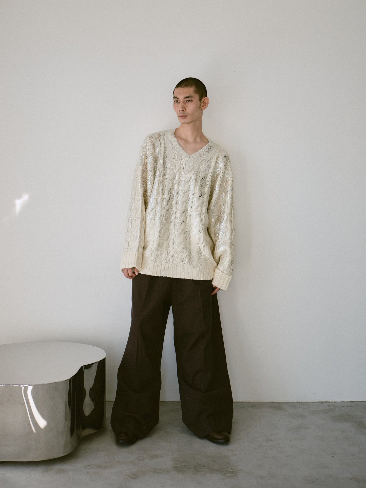silver coating graduation v neck loose cable sweater