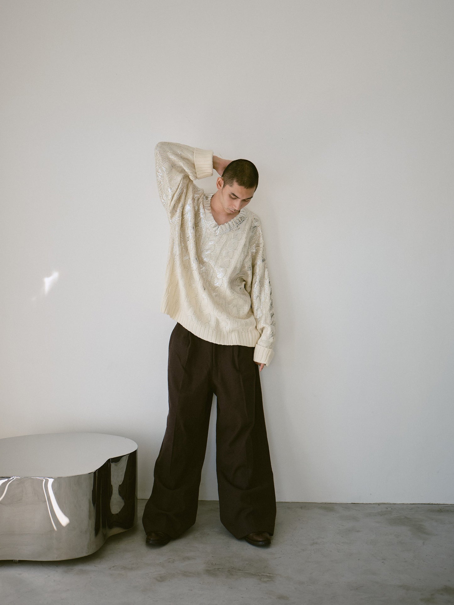 silver coating graduation v neck loose cable sweater
