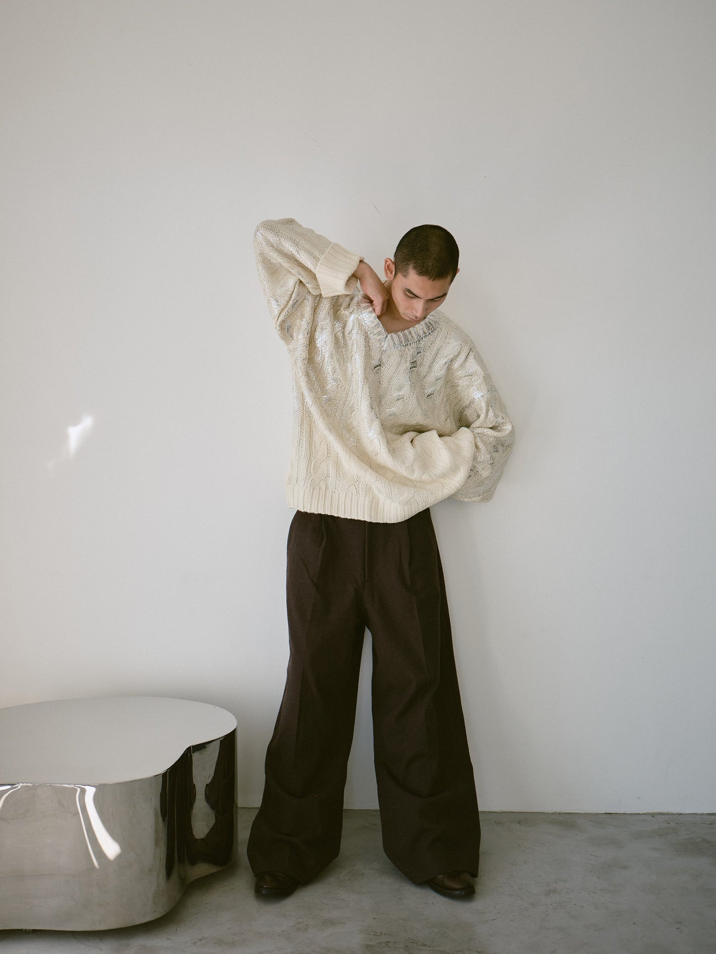silver coating graduation v neck loose cable sweater
