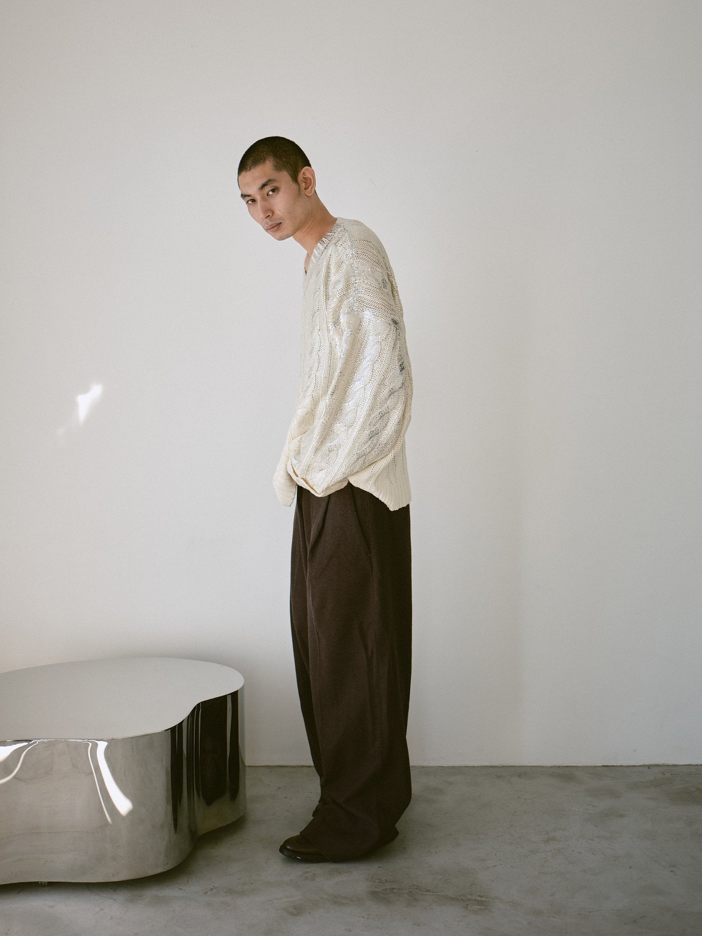 silver coating graduation v neck loose cable sweater