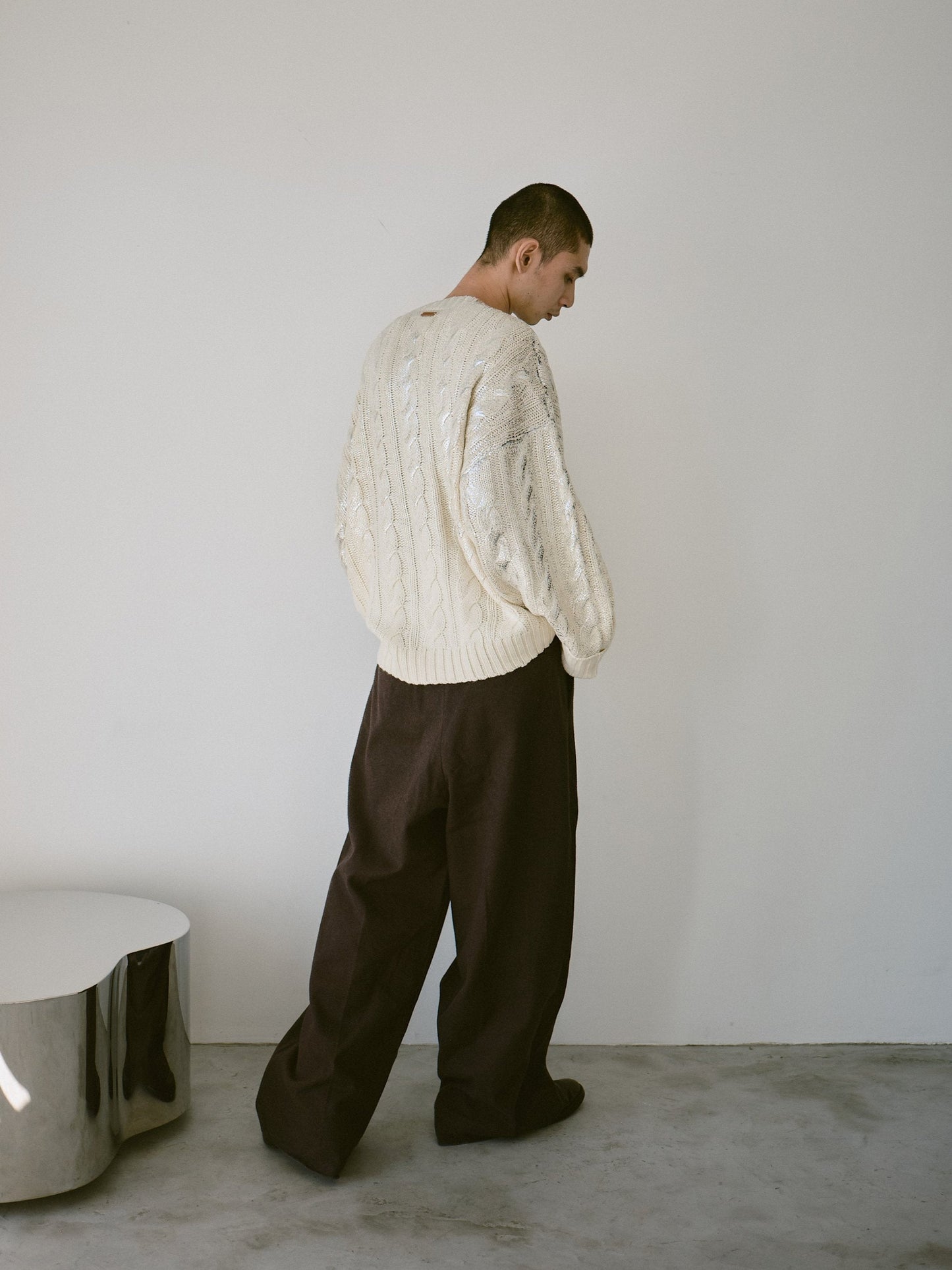 silver coating graduation v neck loose cable sweater