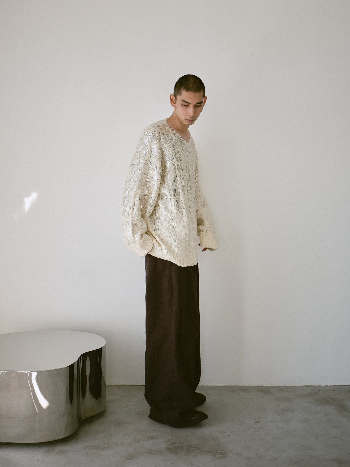 silver coating graduation v neck loose cable sweater