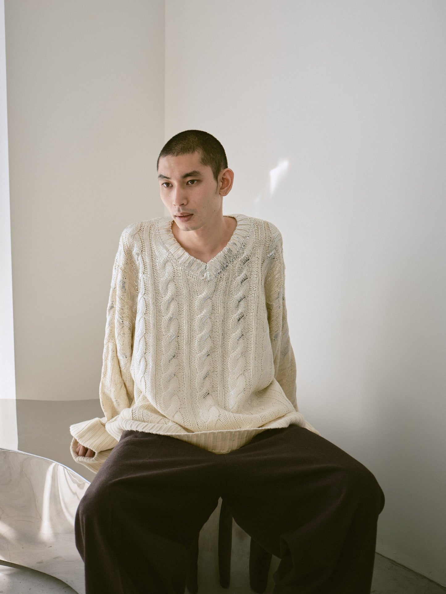 silver coating graduation v neck loose cable sweater