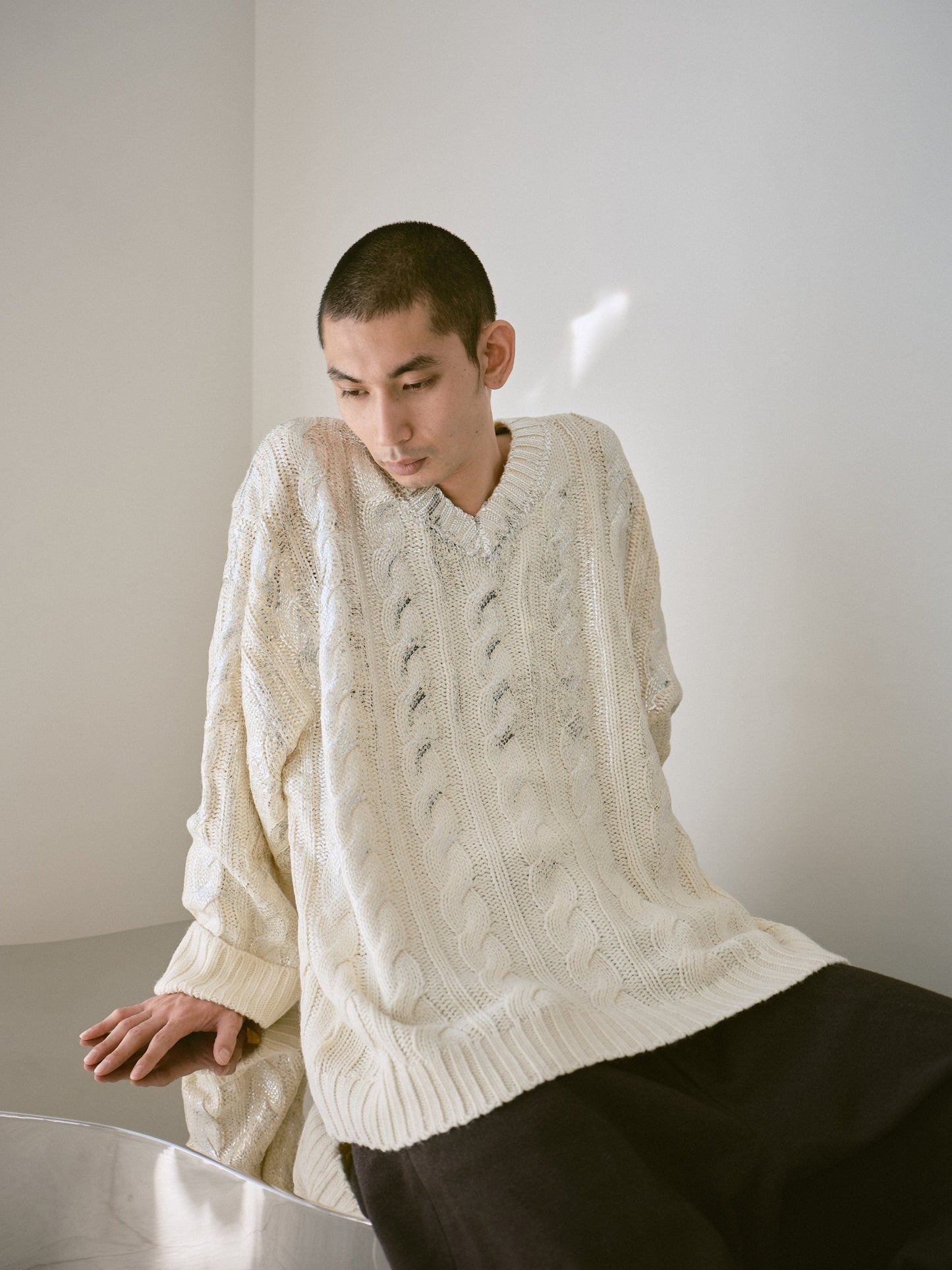 silver coating graduation v neck loose cable sweater