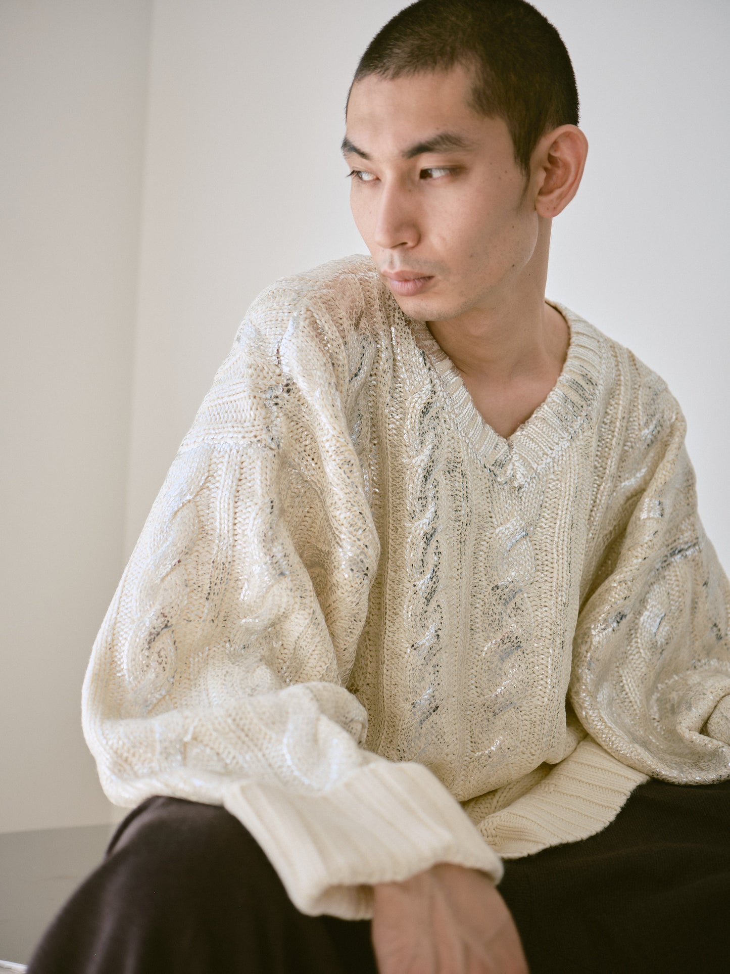 silver coating graduation v neck loose cable sweater
