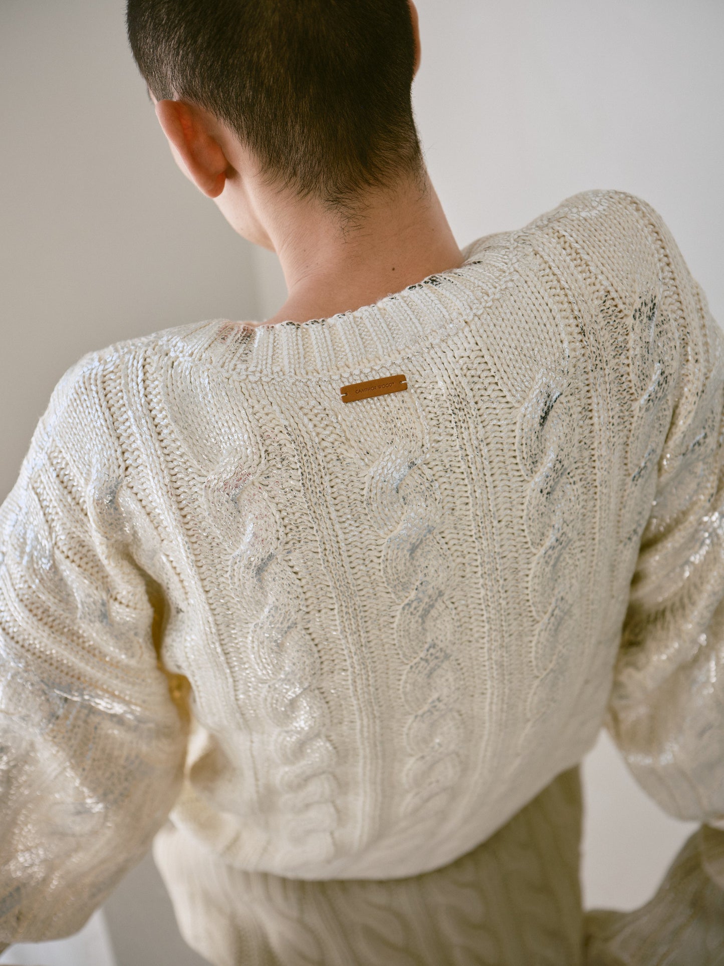 silver coating graduation v neck loose cable sweater