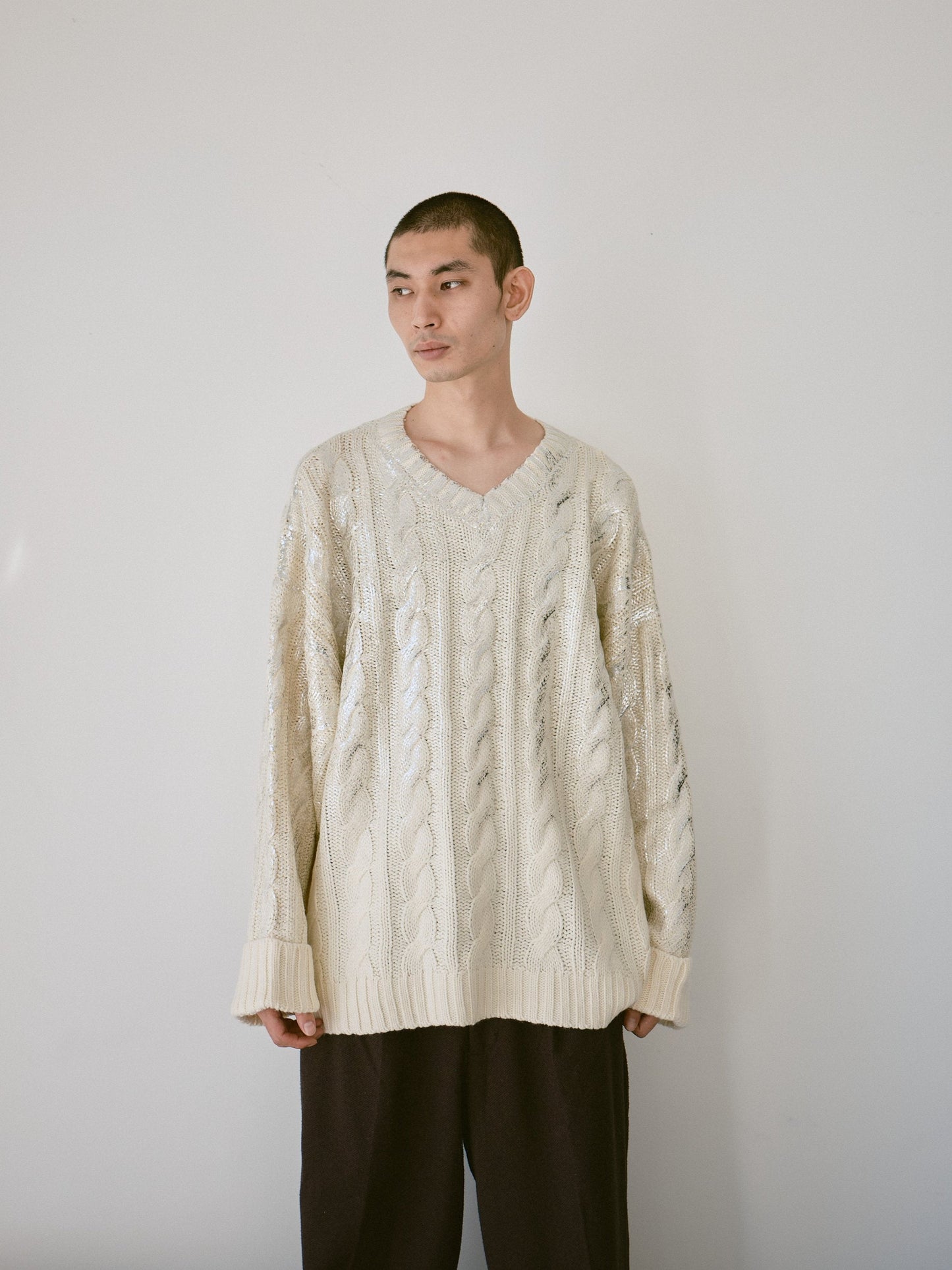 silver coating graduation v neck loose cable sweater