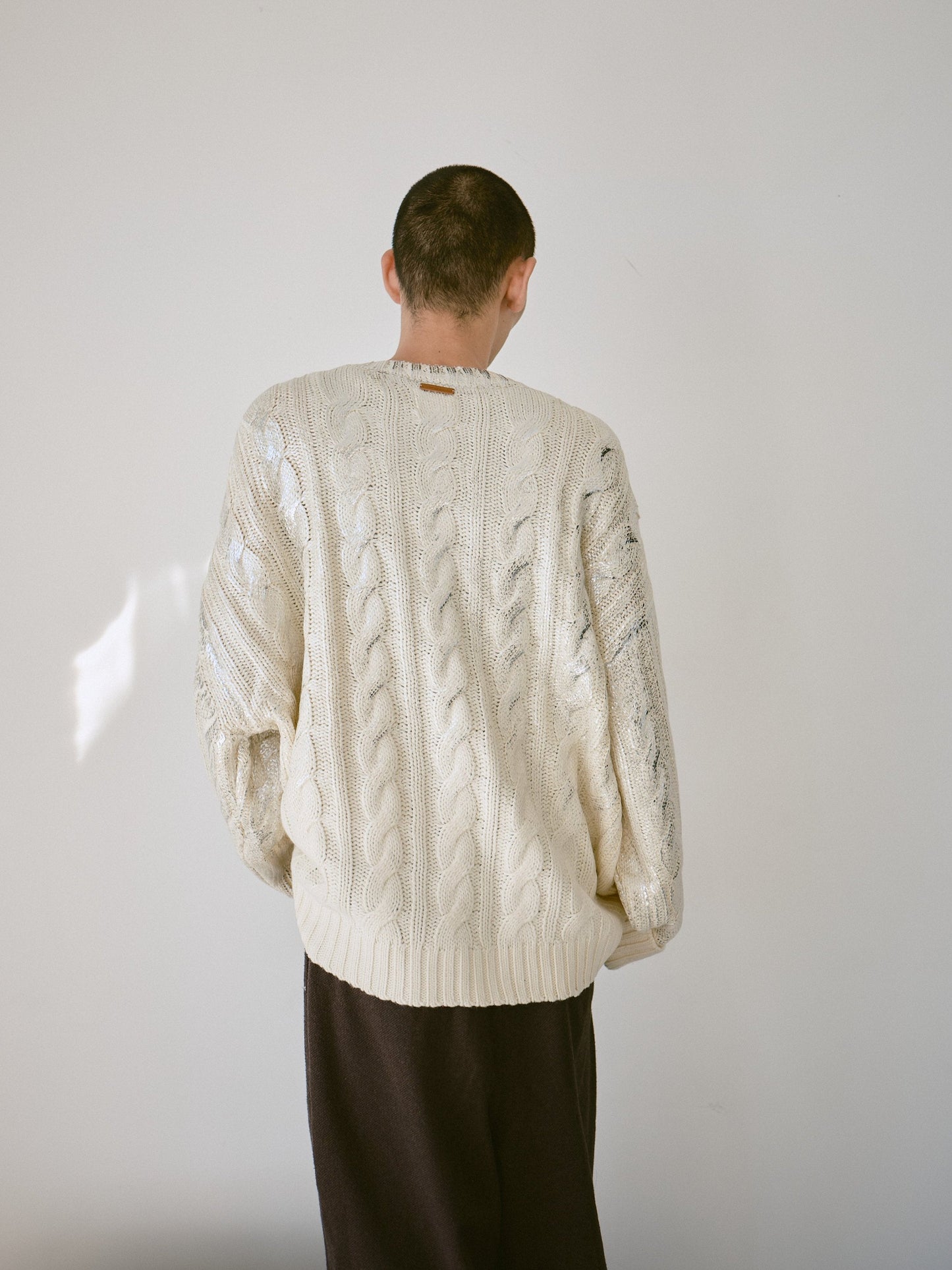 silver coating graduation v neck loose cable sweater
