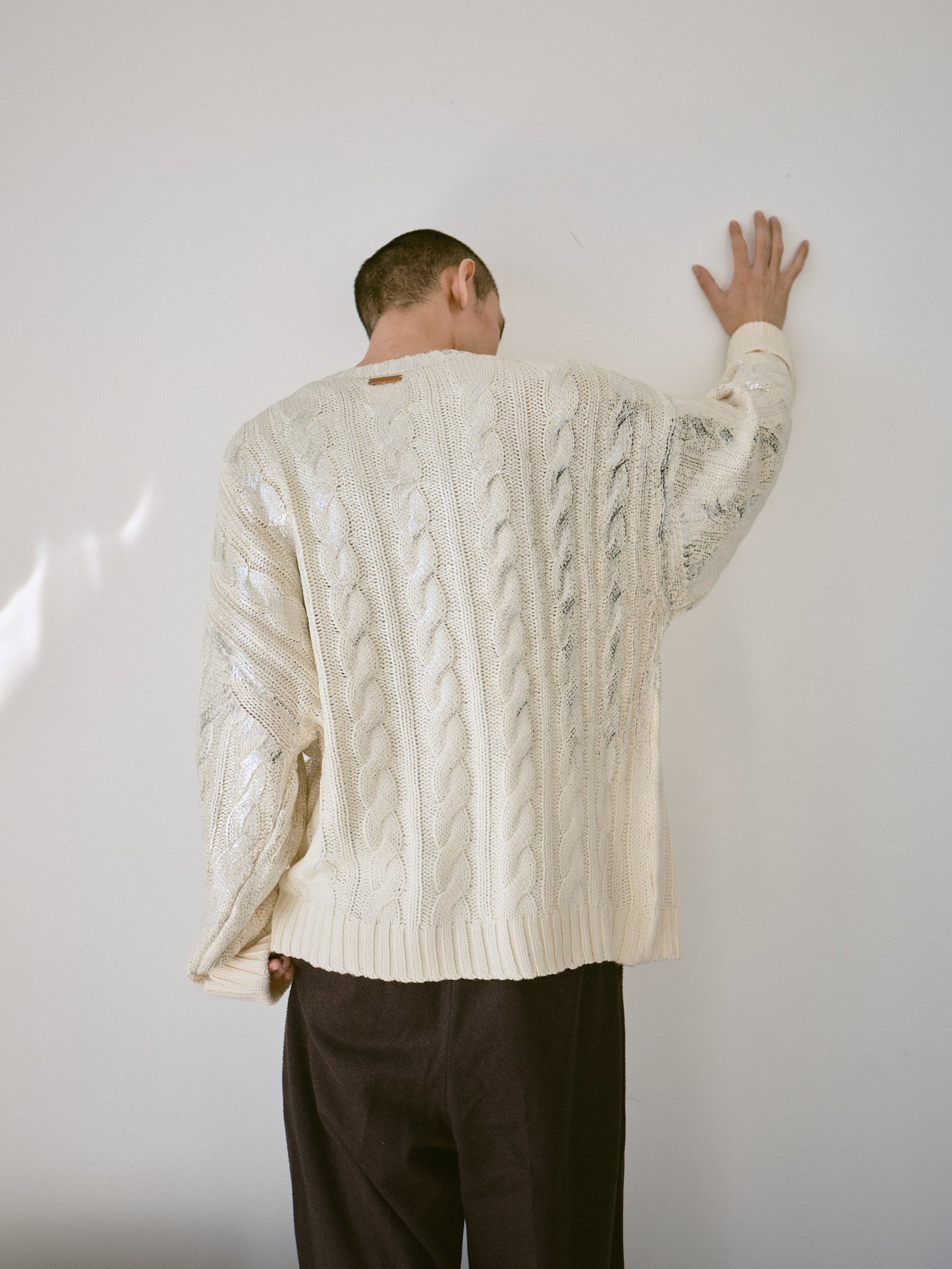 silver coating graduation v neck loose cable sweater
