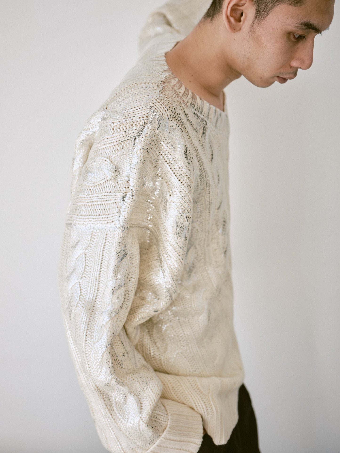silver coating graduation v neck loose cable sweater