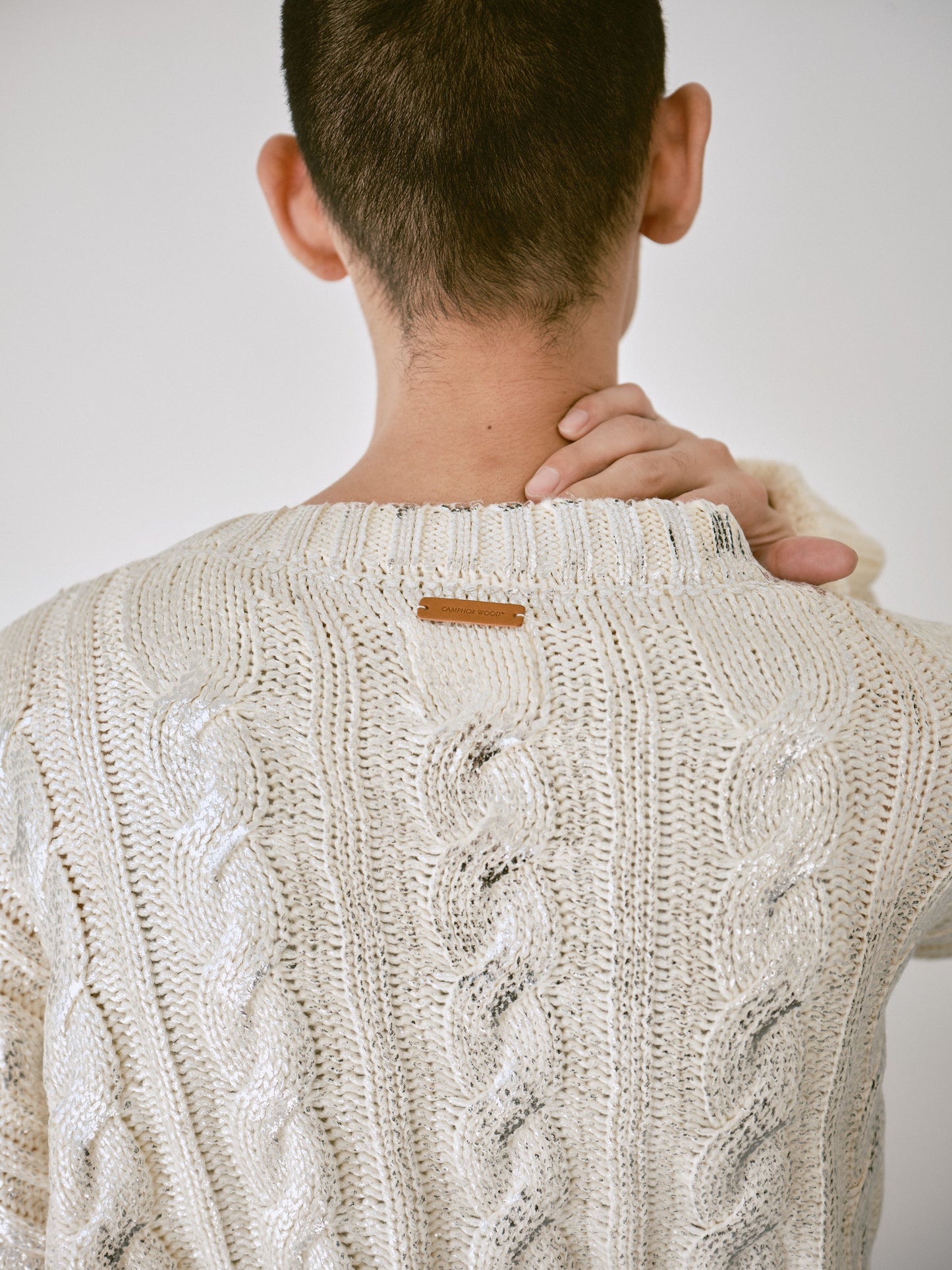 silver coating graduation v neck loose cable sweater