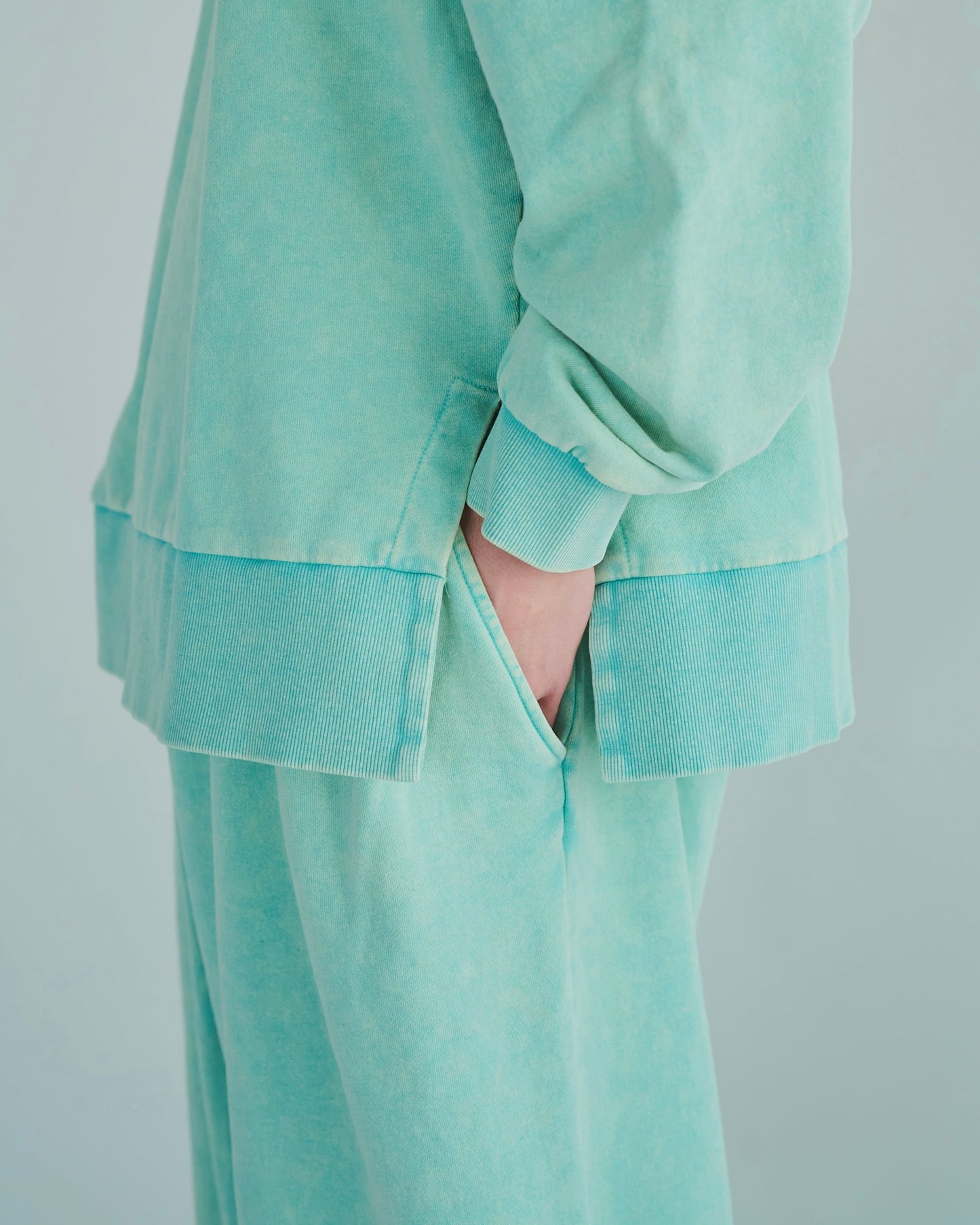 sunfade raglan sleeve collared sweat top