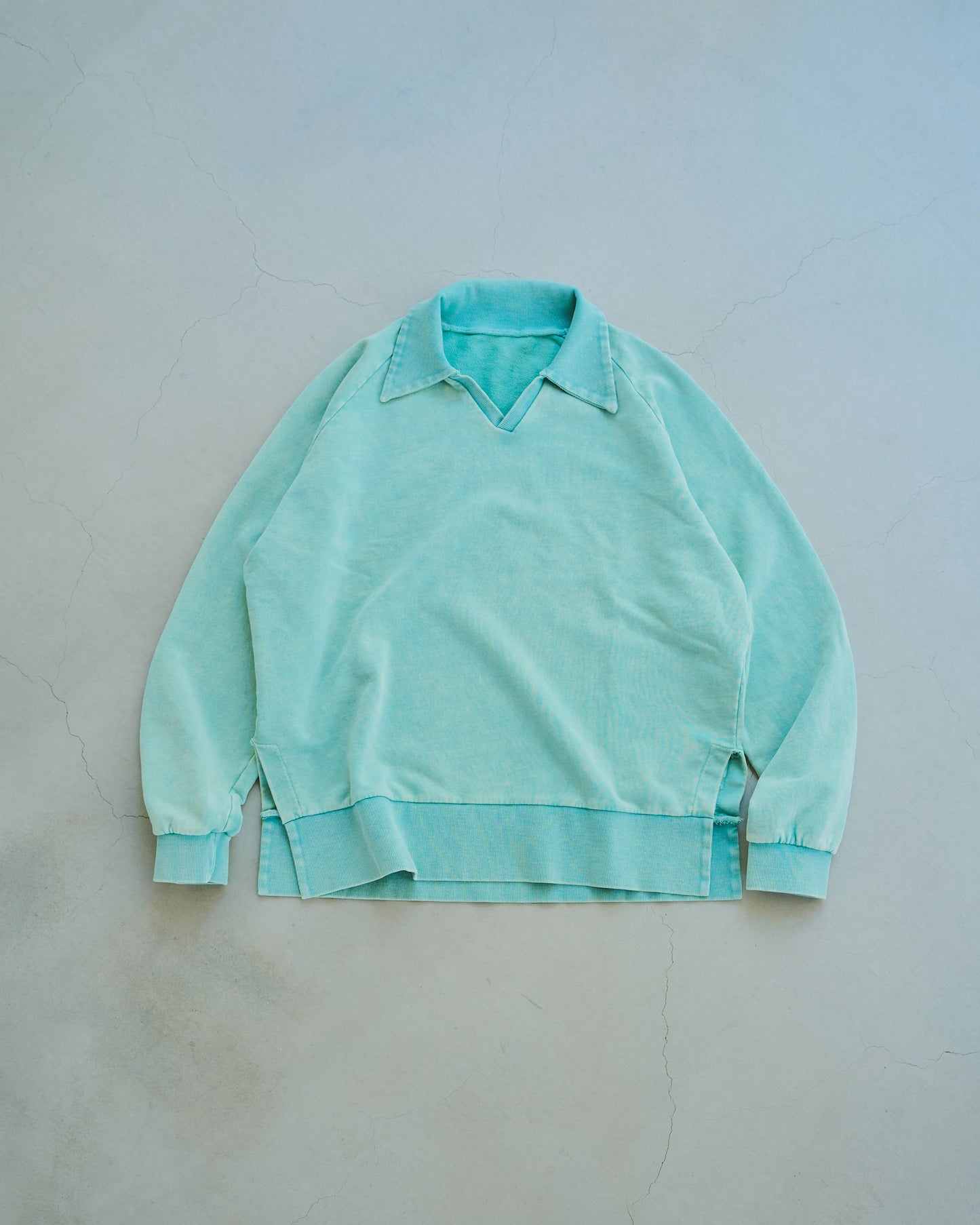 sunfade raglan sleeve collared sweat top