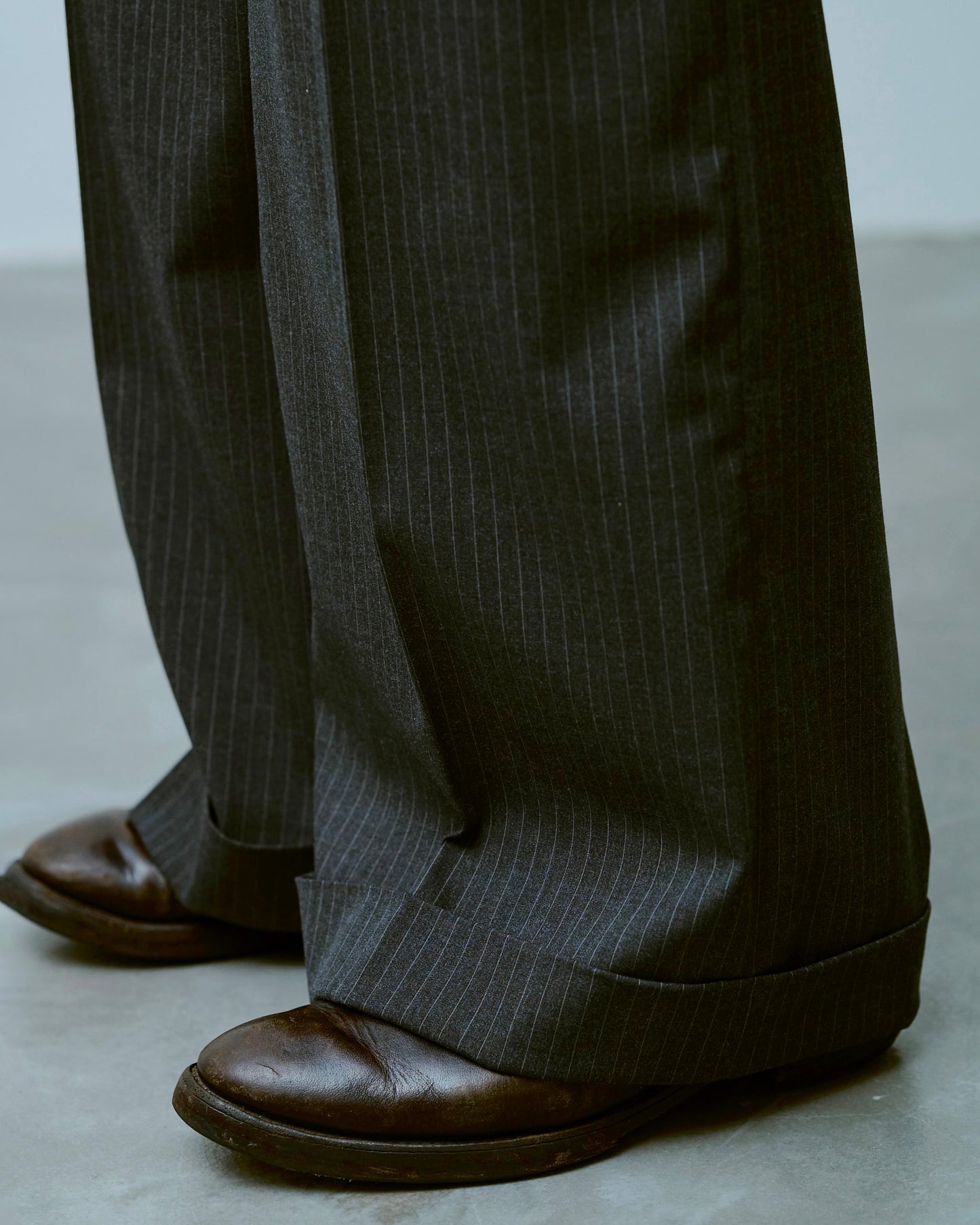 2tuck wide baggy flare slacks - STRIPE