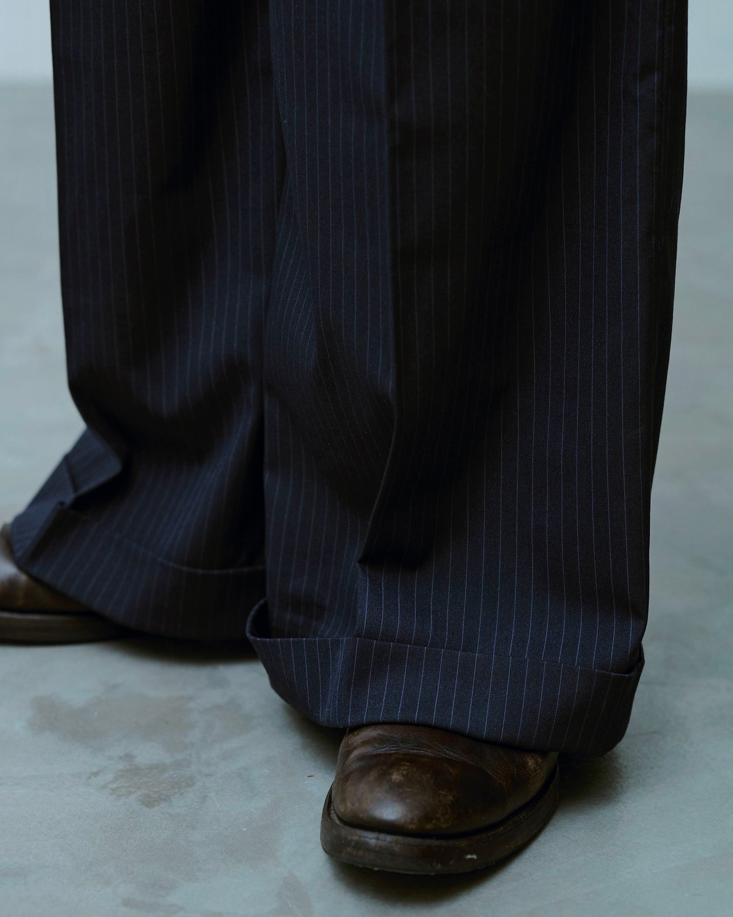 2tuck wide baggy flare slacks - STRIPE