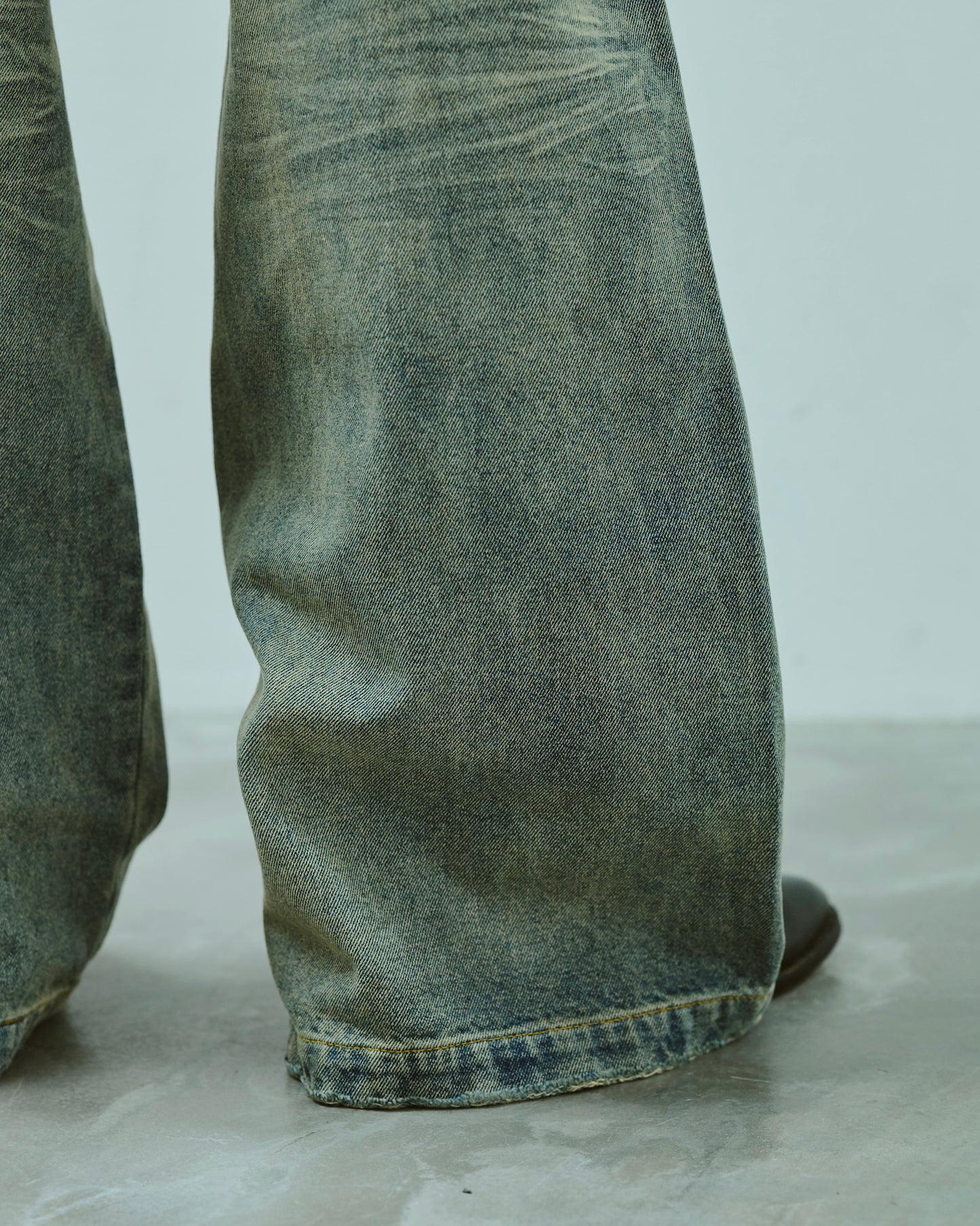 wide baggy broken denim trousers