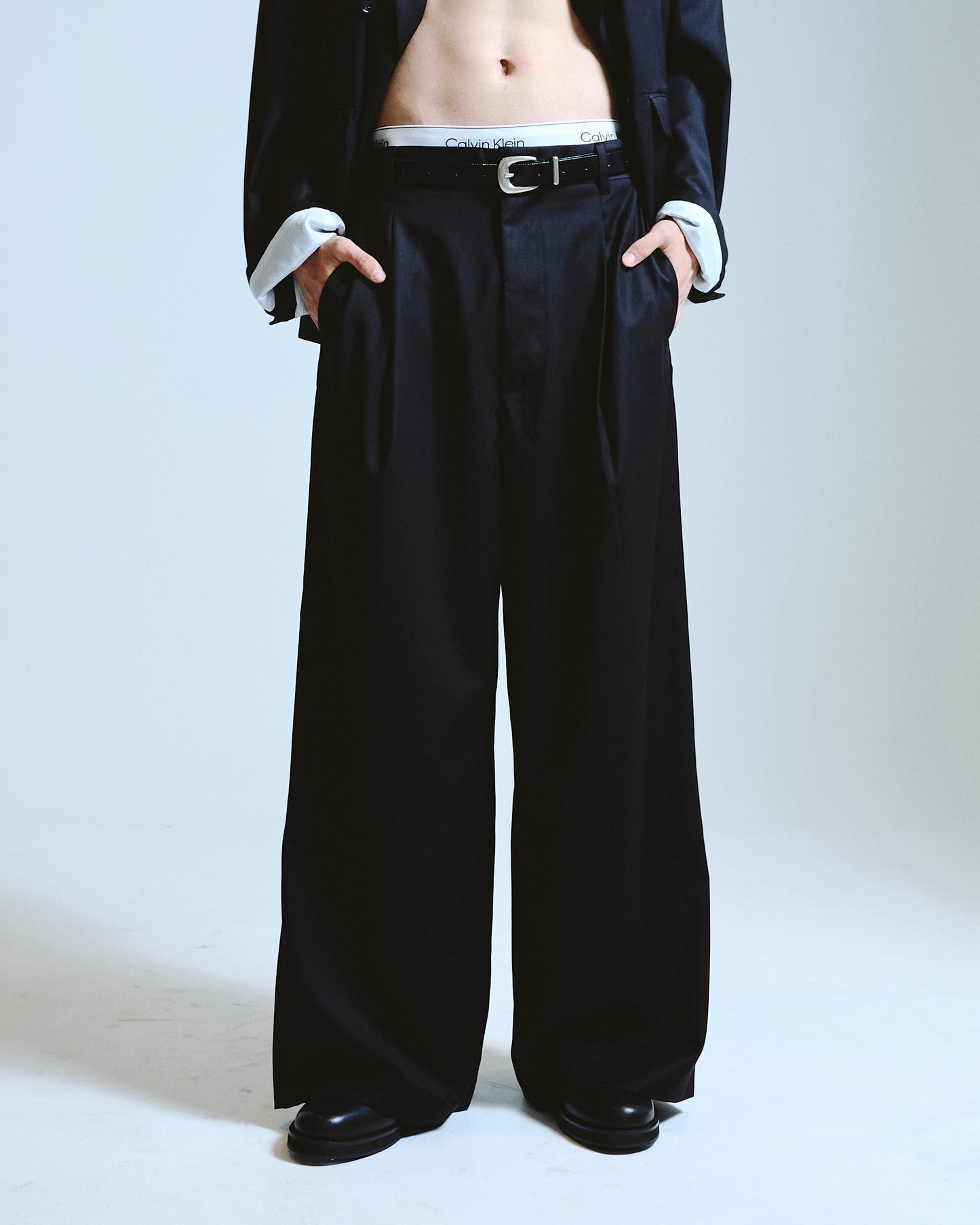 1tuck wide baggy slacks