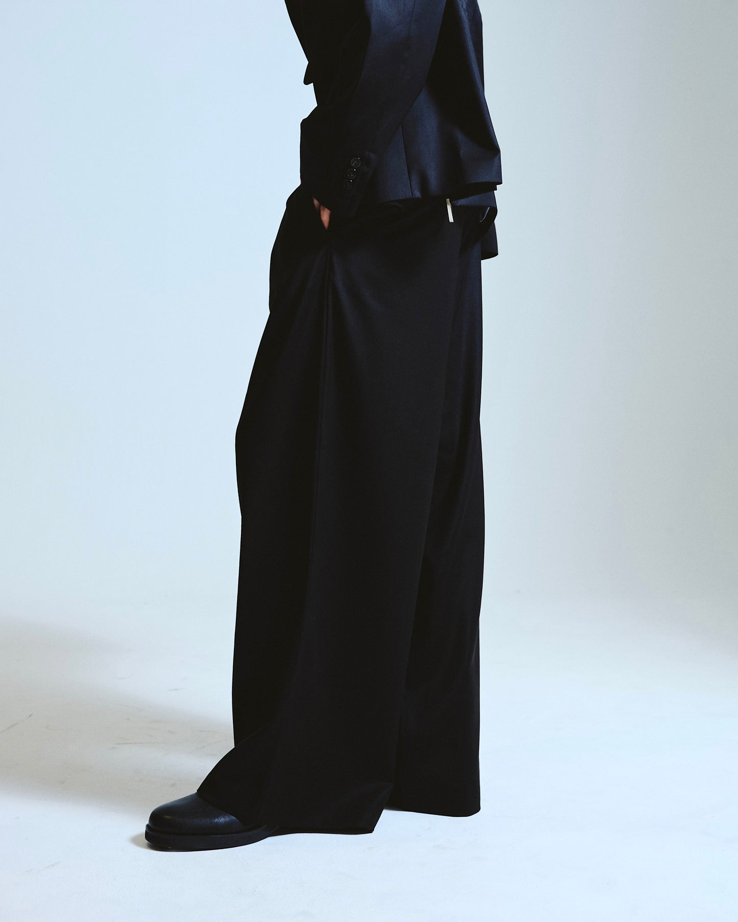 1tuck wide baggy slacks