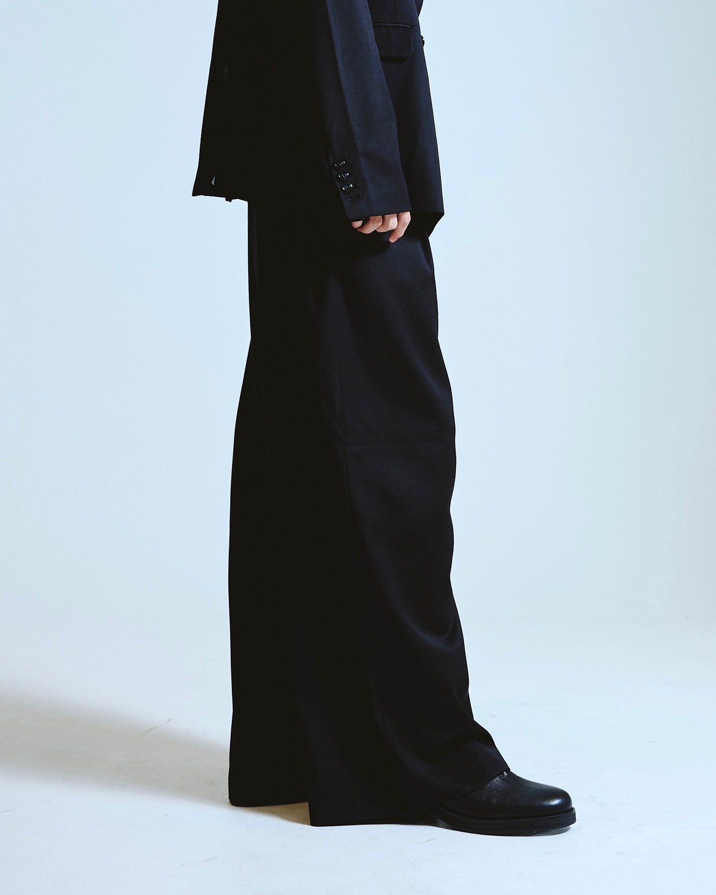 1tuck wide baggy slacks