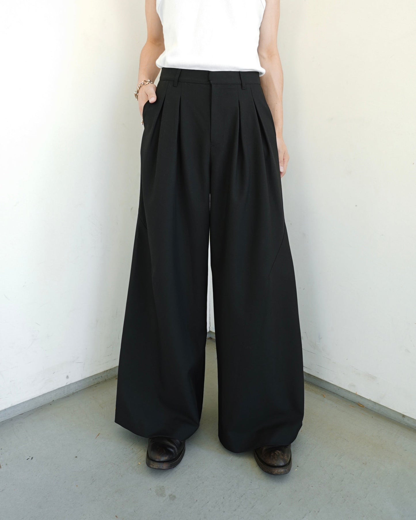 2tuck super baggy slacks