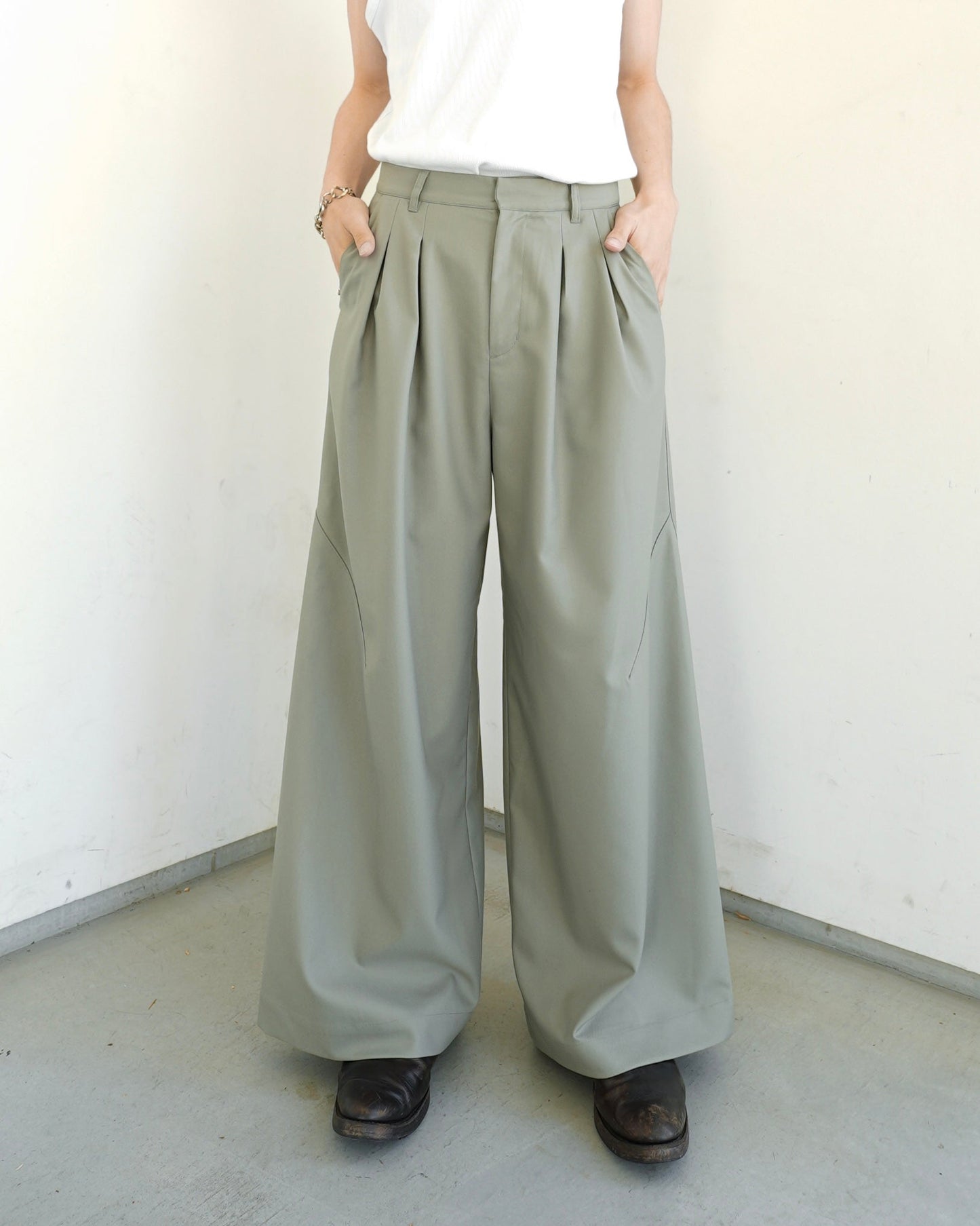 2tuck super baggy slacks