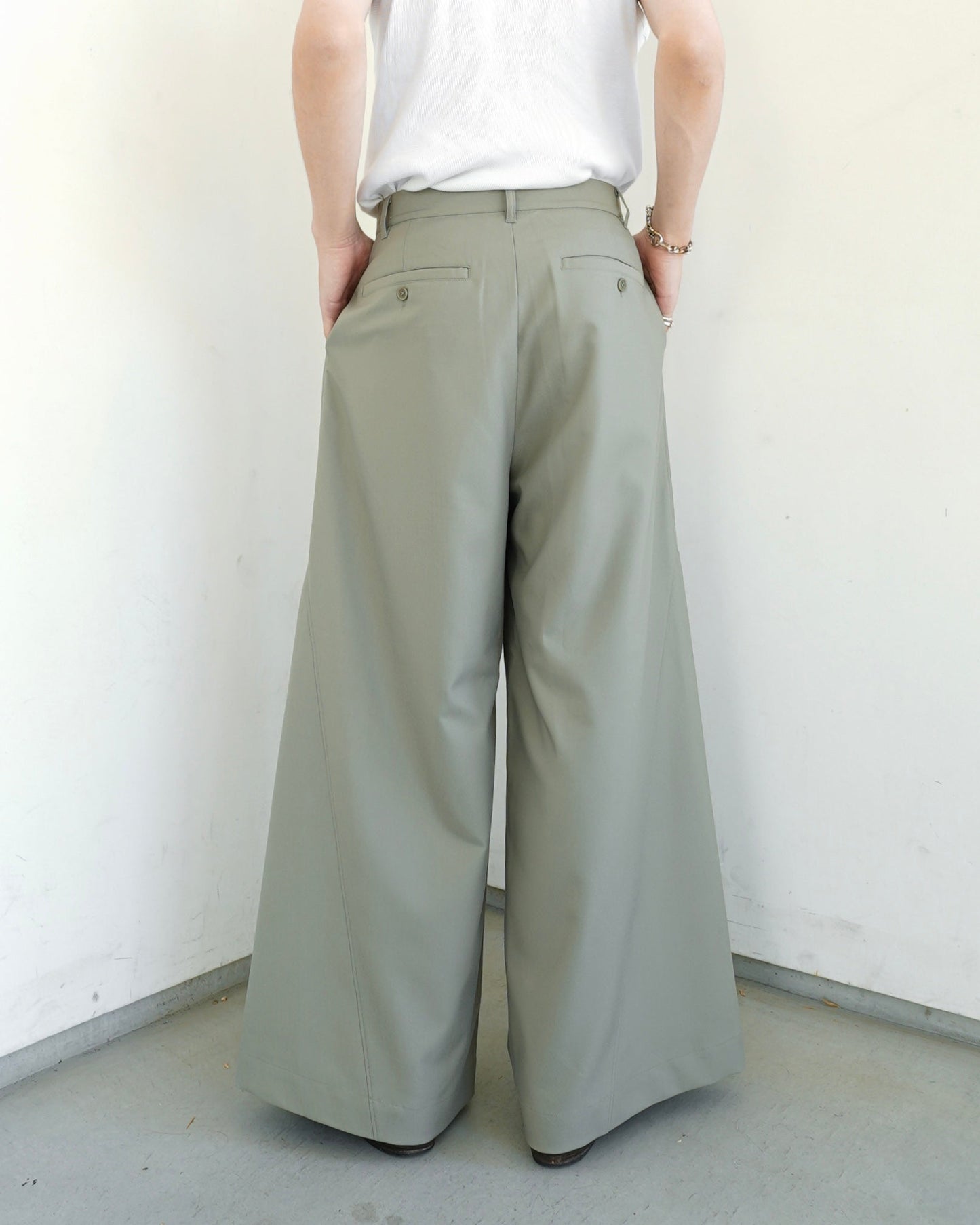 2tuck super baggy slacks