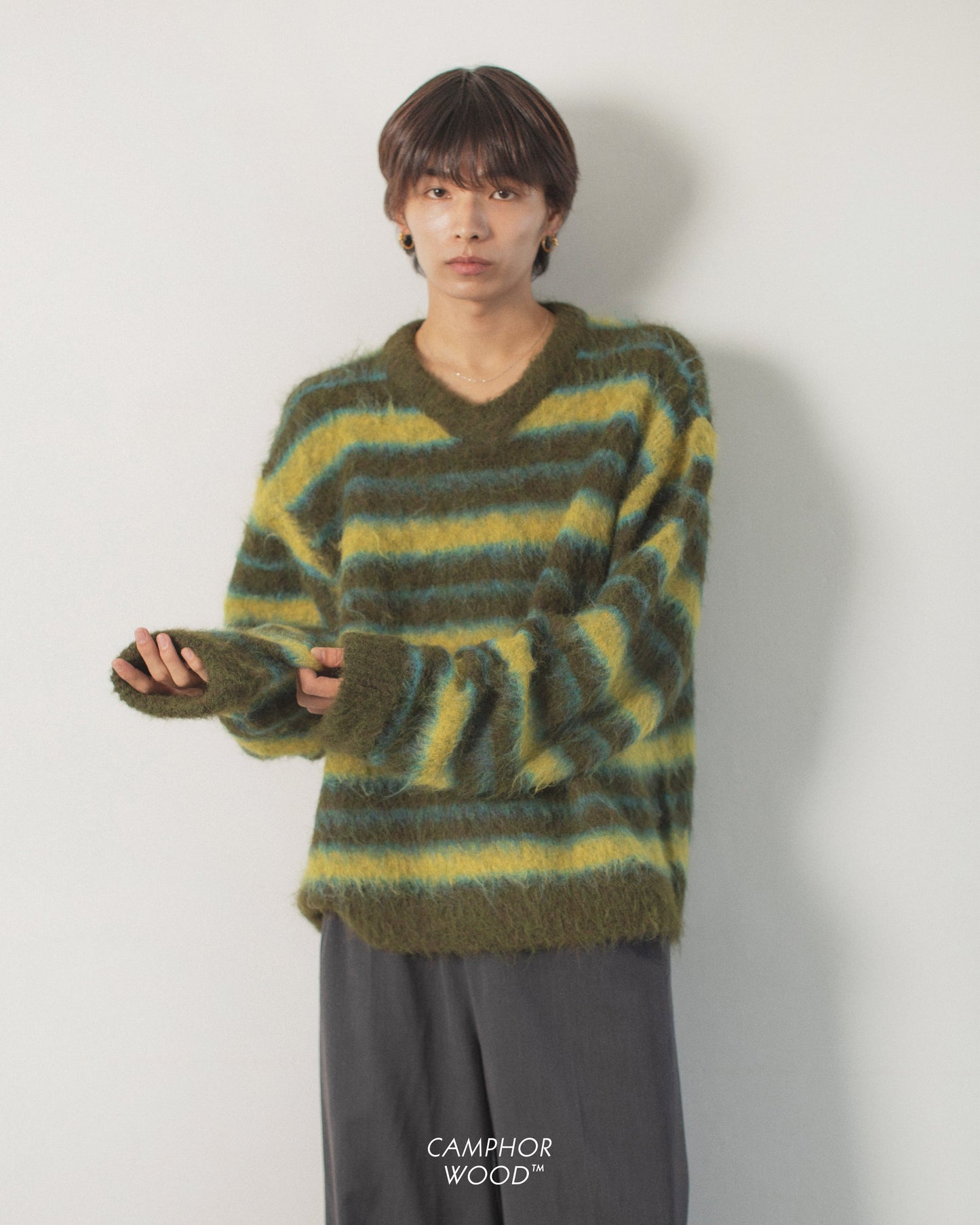 wool mix shaggy v neck border sweater