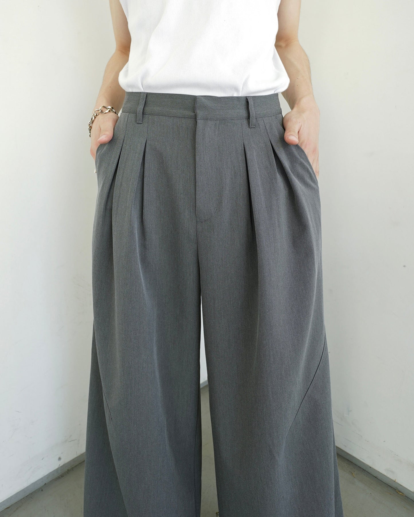 2tuck super baggy slacks