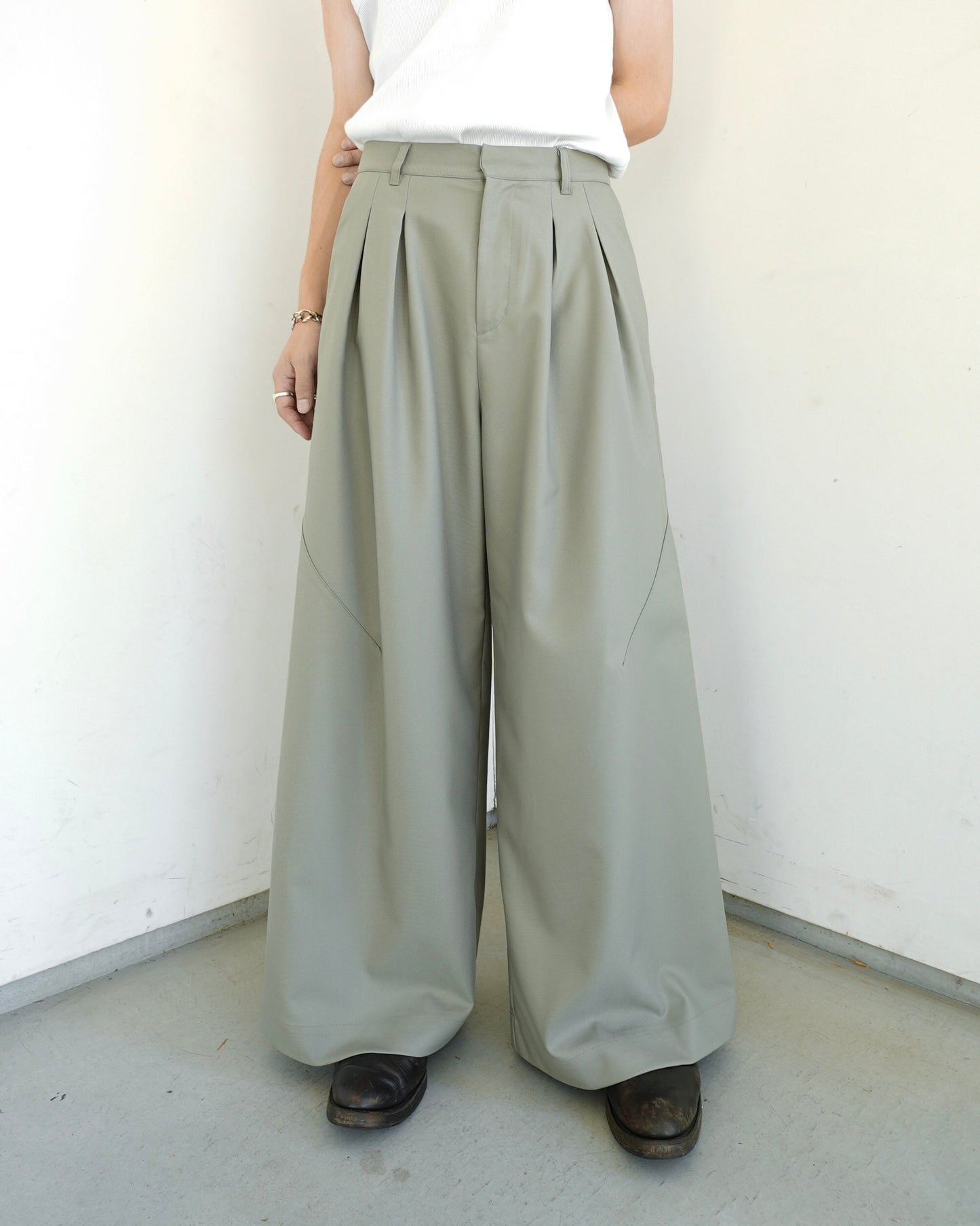 2tuck super baggy slacks