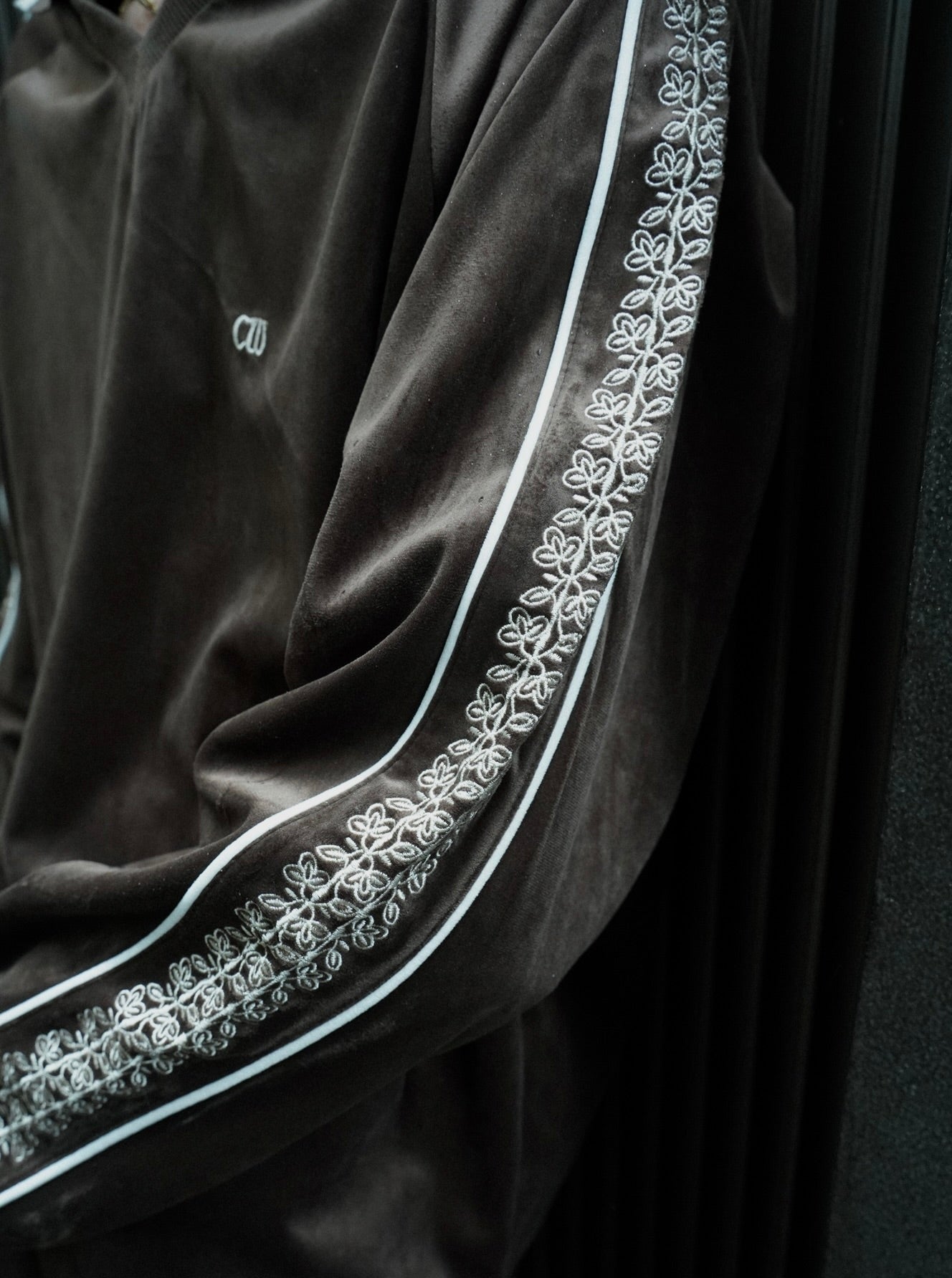 flower embroidery line velour skipper game shirt