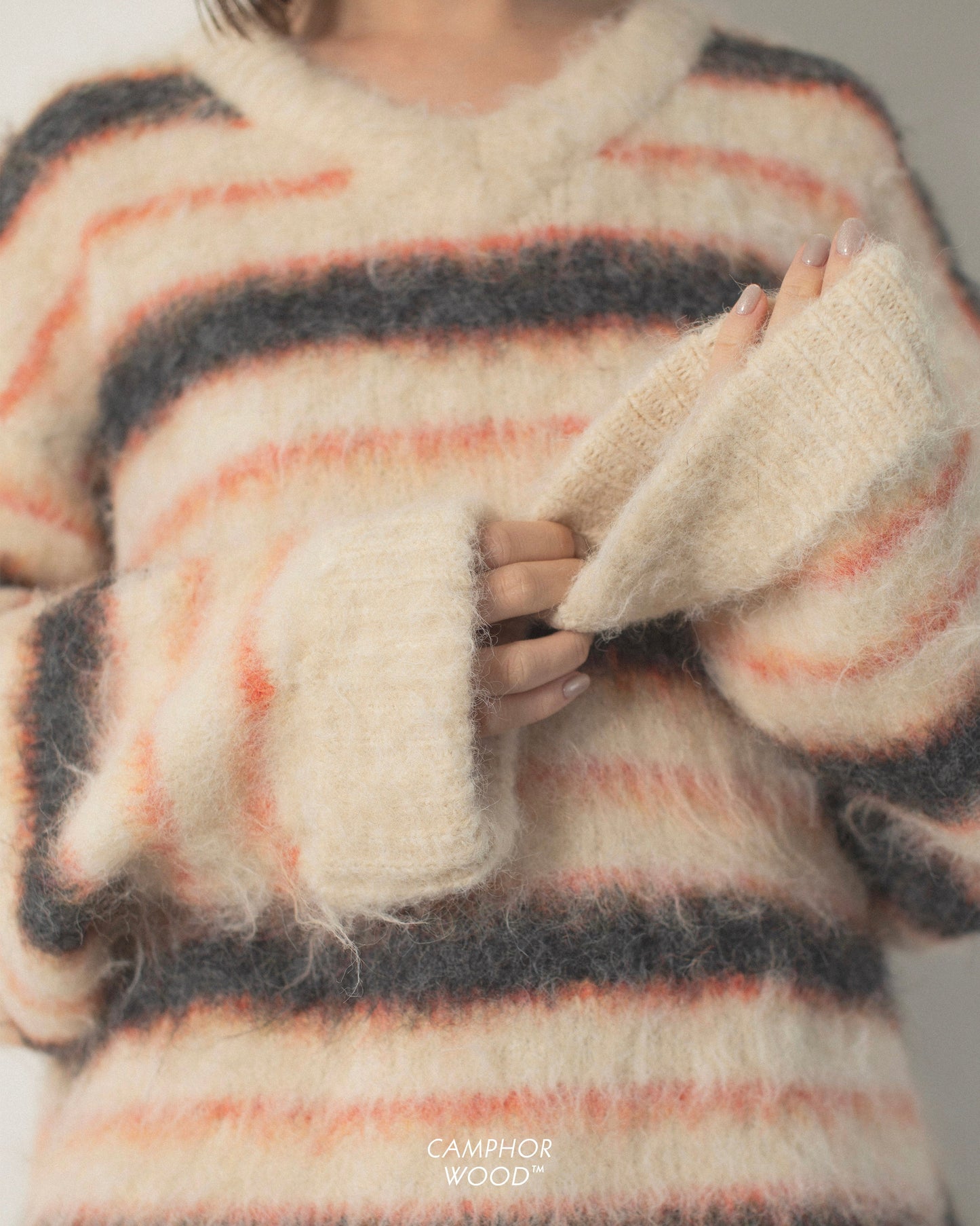 wool mix shaggy v neck border sweater