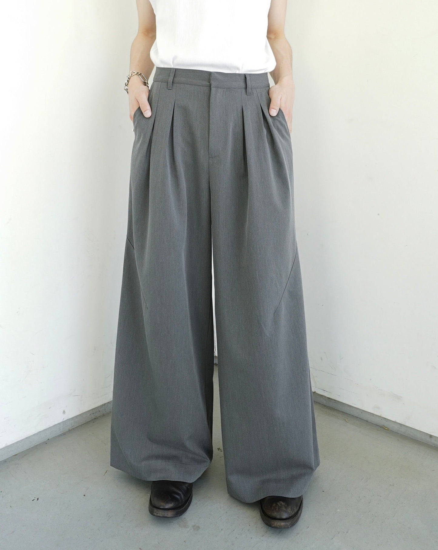 2tuck super baggy slacks
