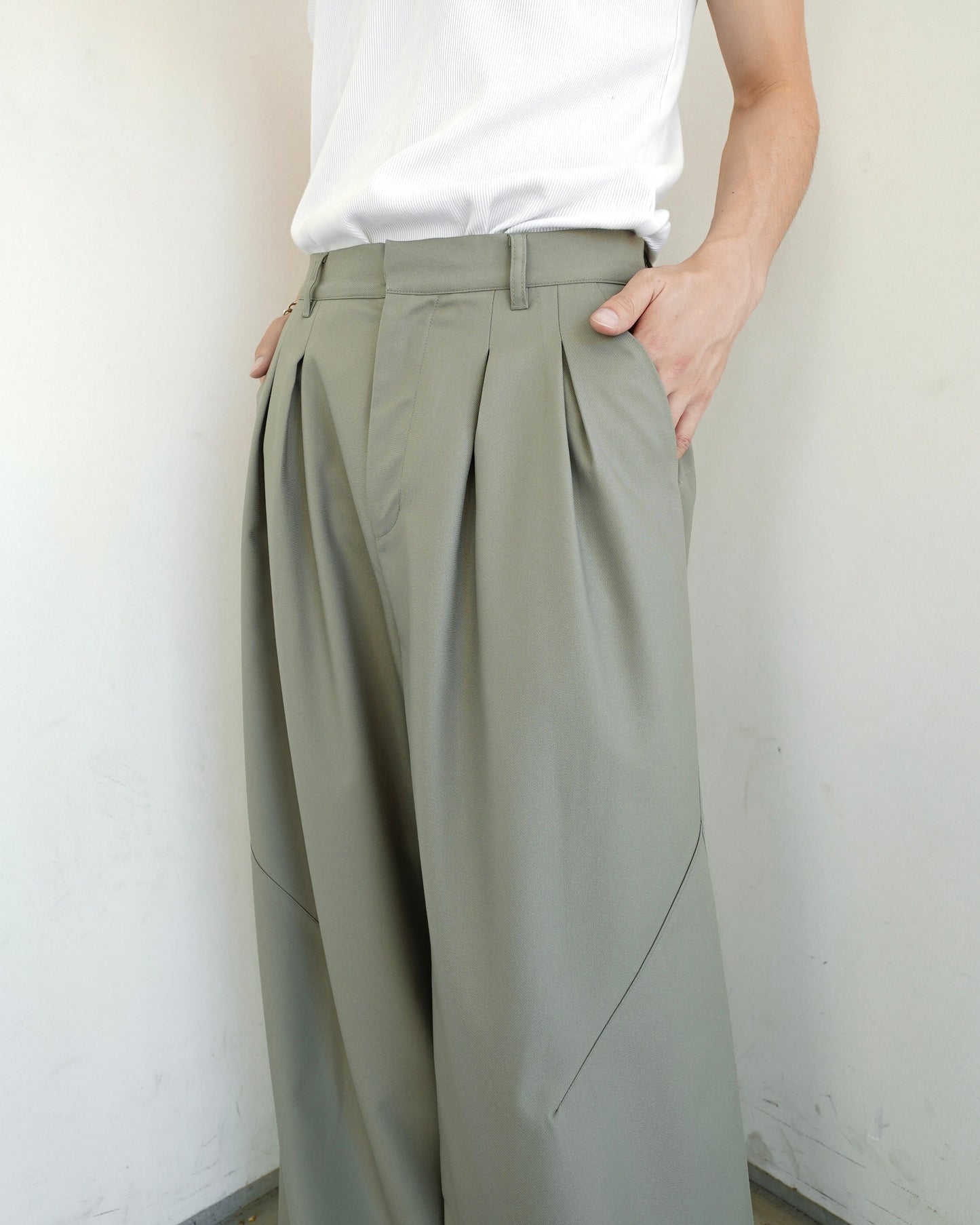 2tuck super baggy slacks