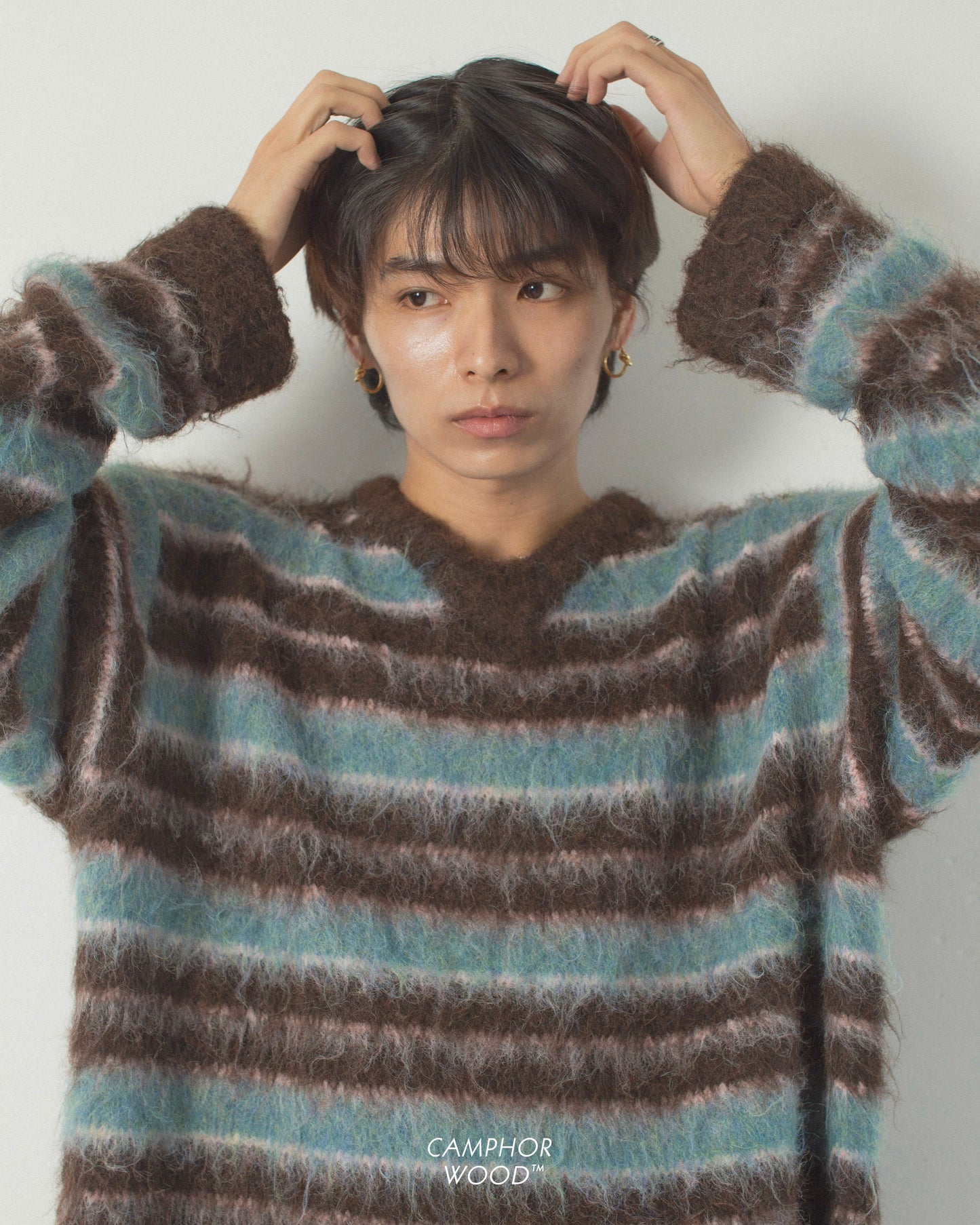 wool mix shaggy v neck border sweater