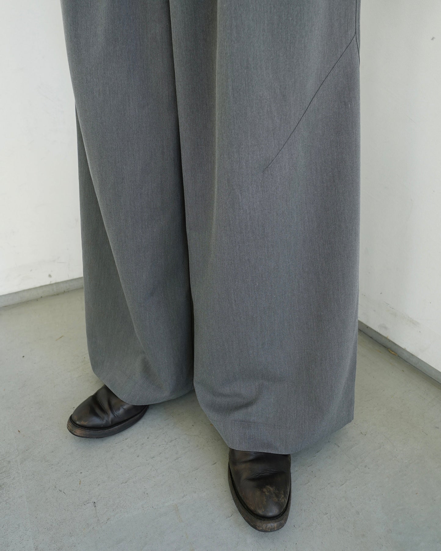 2tuck super baggy slacks