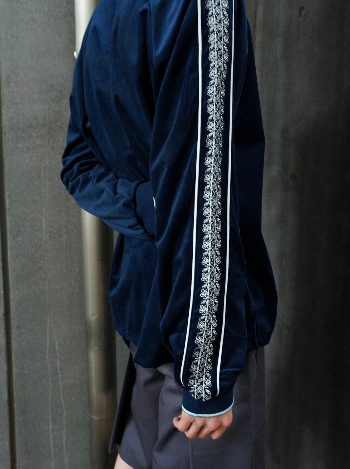 flower embroidery line velour skipper game shirt