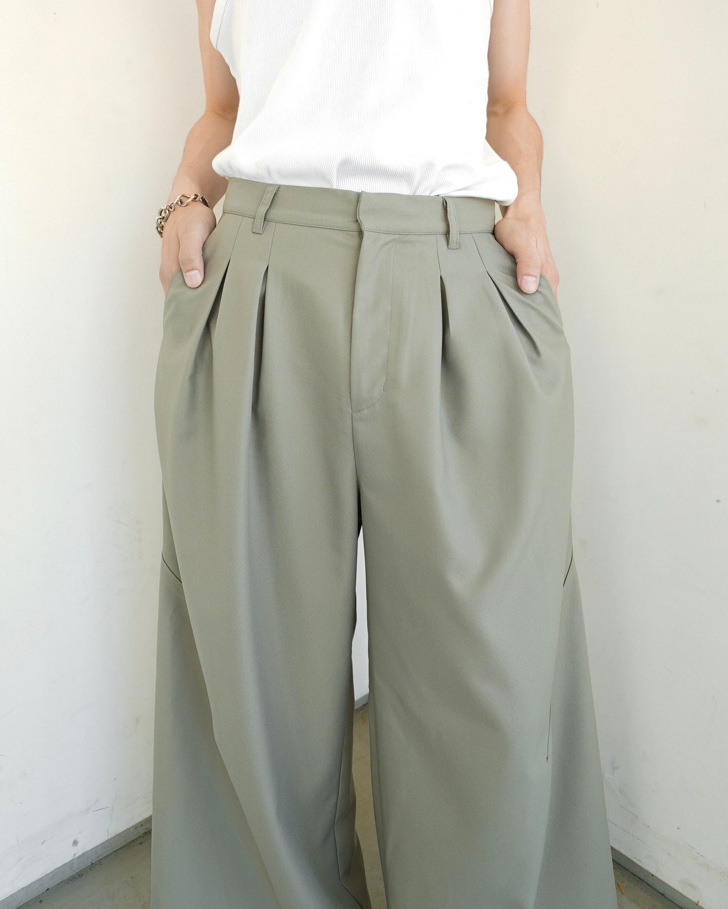 2tuck super baggy slacks