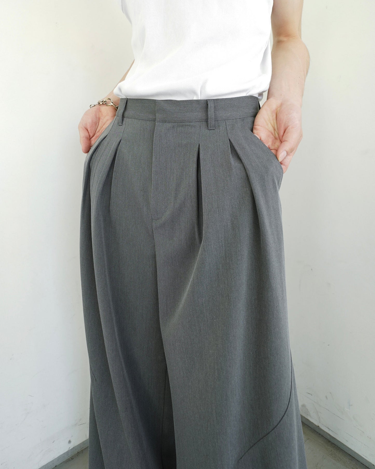 2tuck super baggy slacks