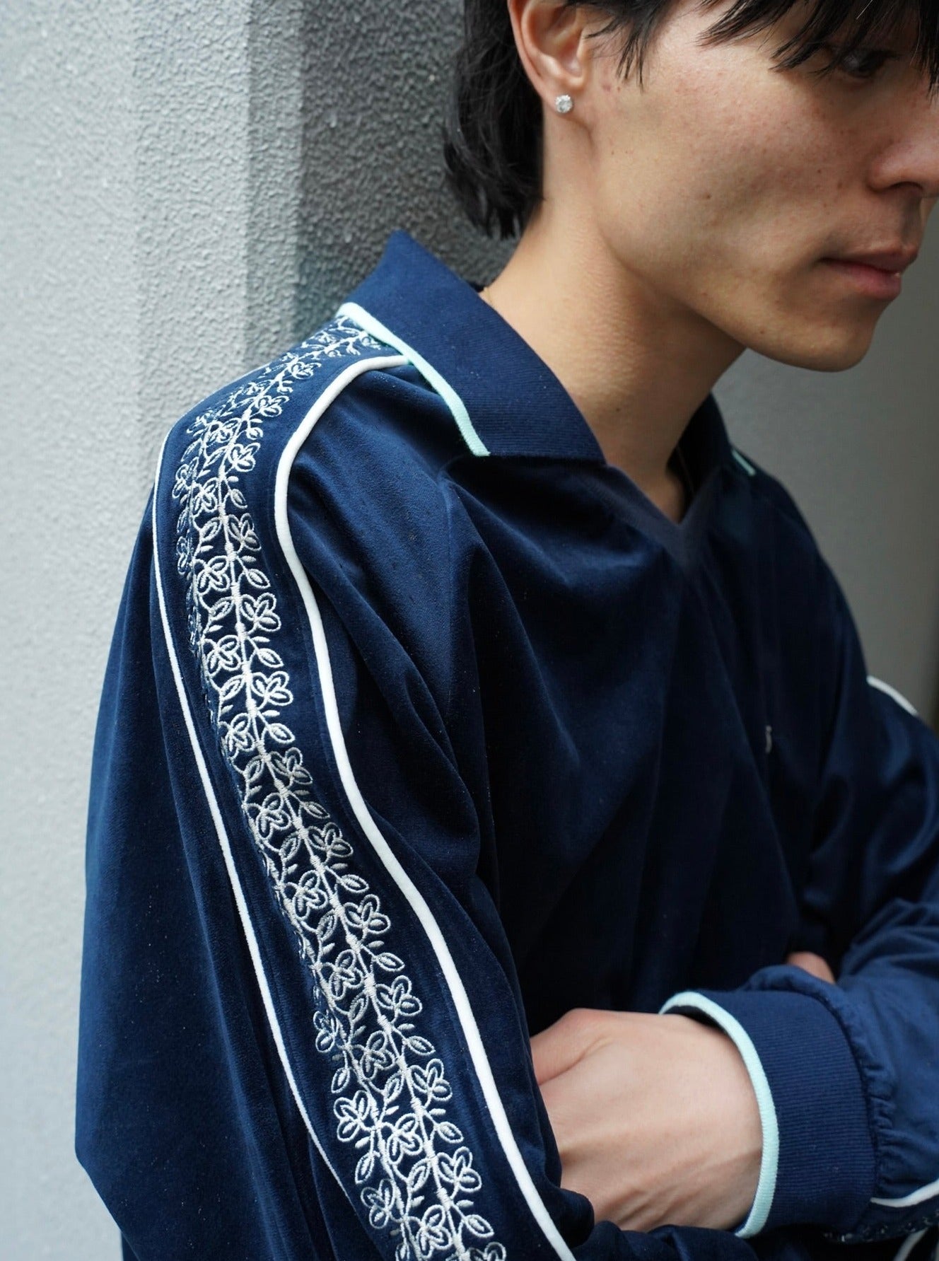 flower embroidery line velour skipper game shirt