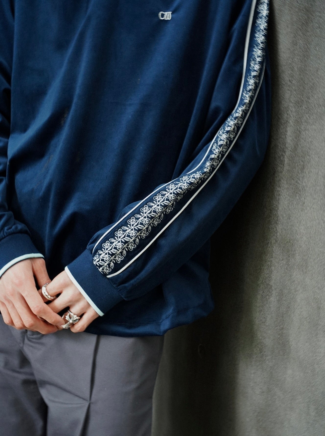flower embroidery line velour skipper game shirt