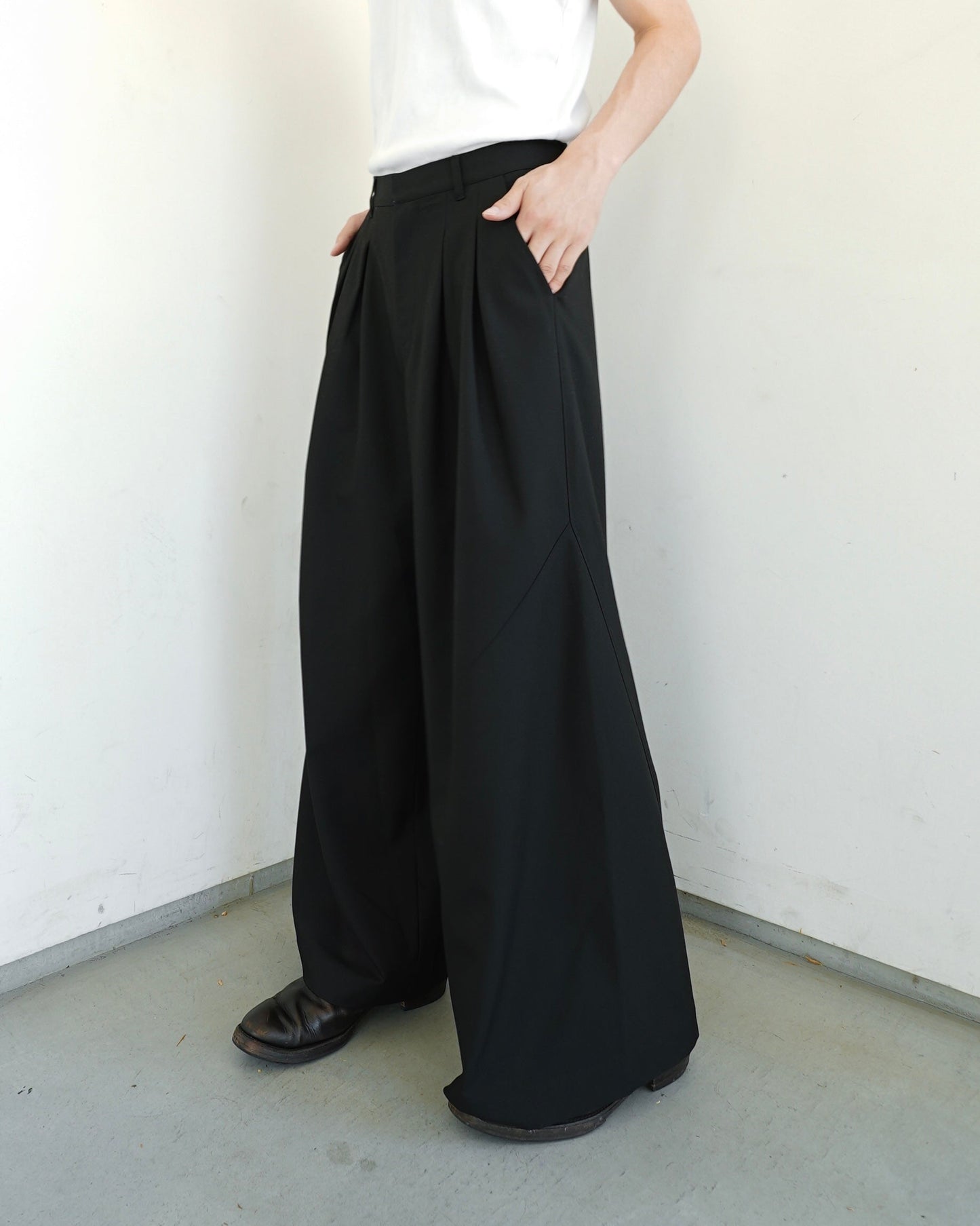 2tuck super baggy slacks