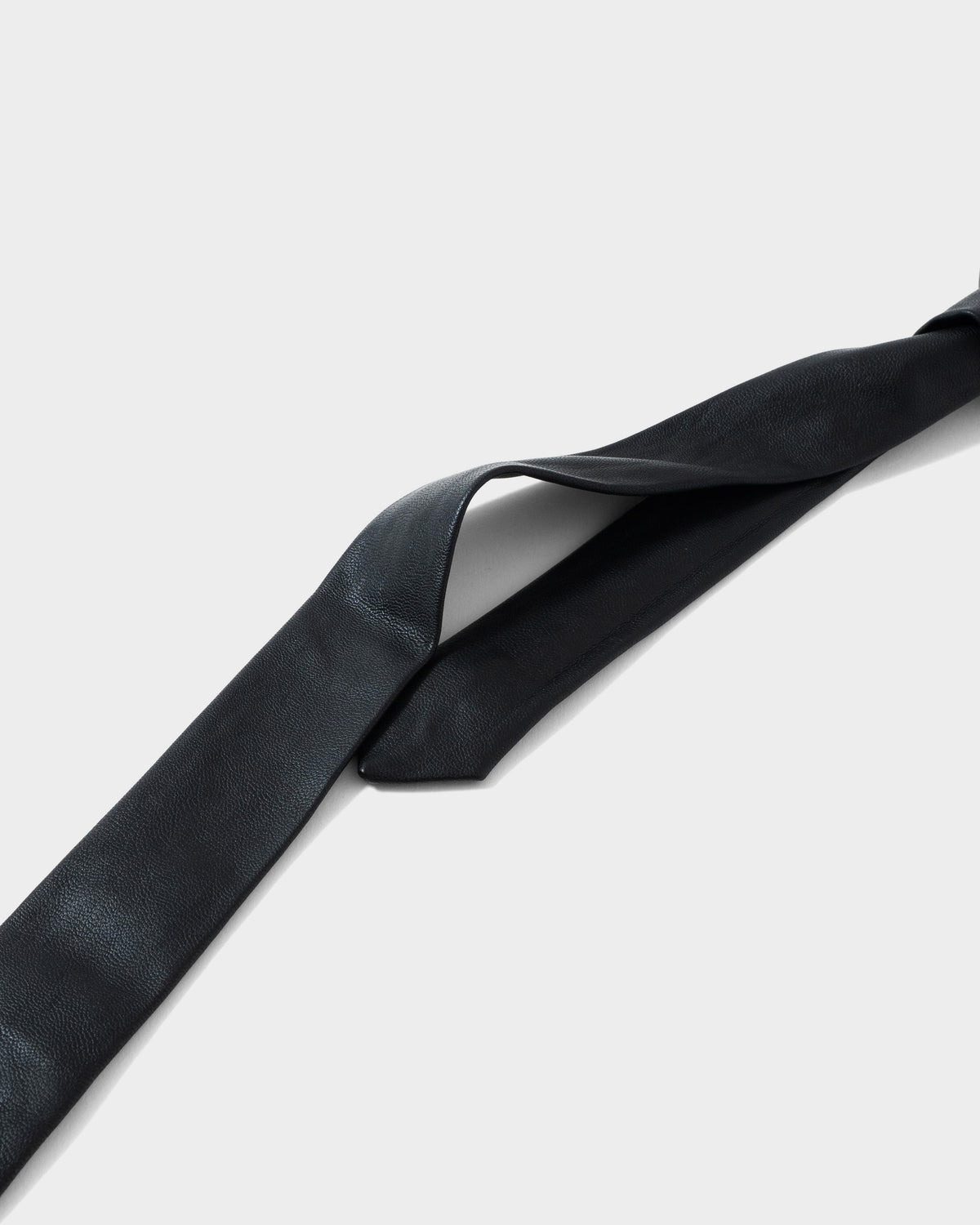 SLIM FAUX LEATHER TIE