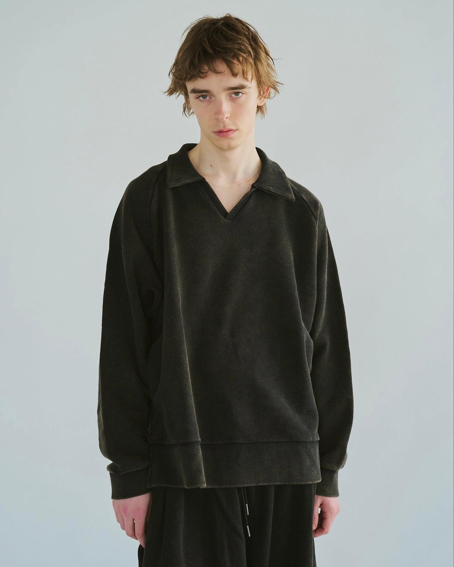sunfade raglan sleeve collared sweat top