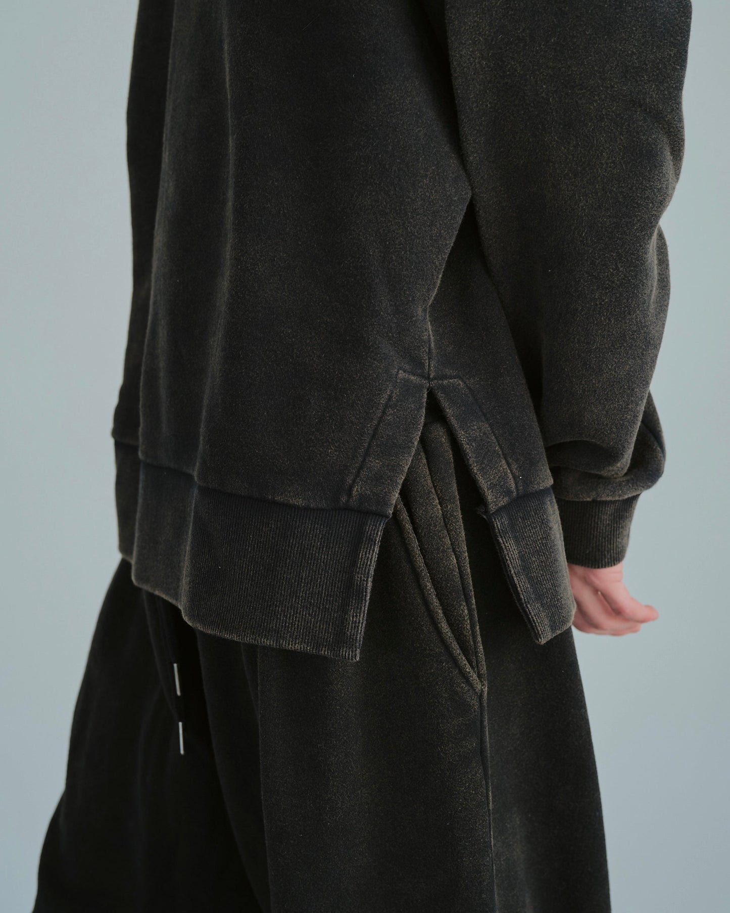 sunfade raglan sleeve collared sweat top
