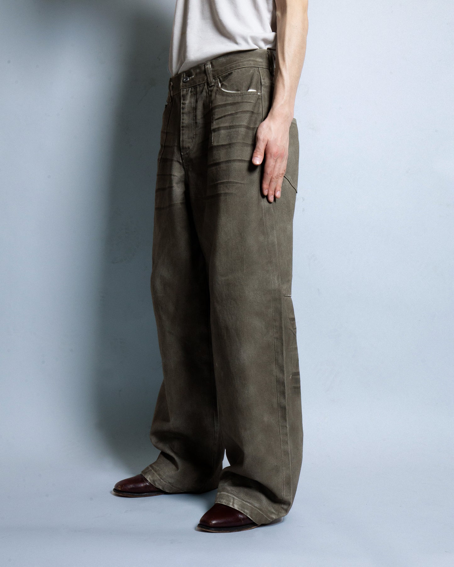 wide baggy spray processing denim trousers