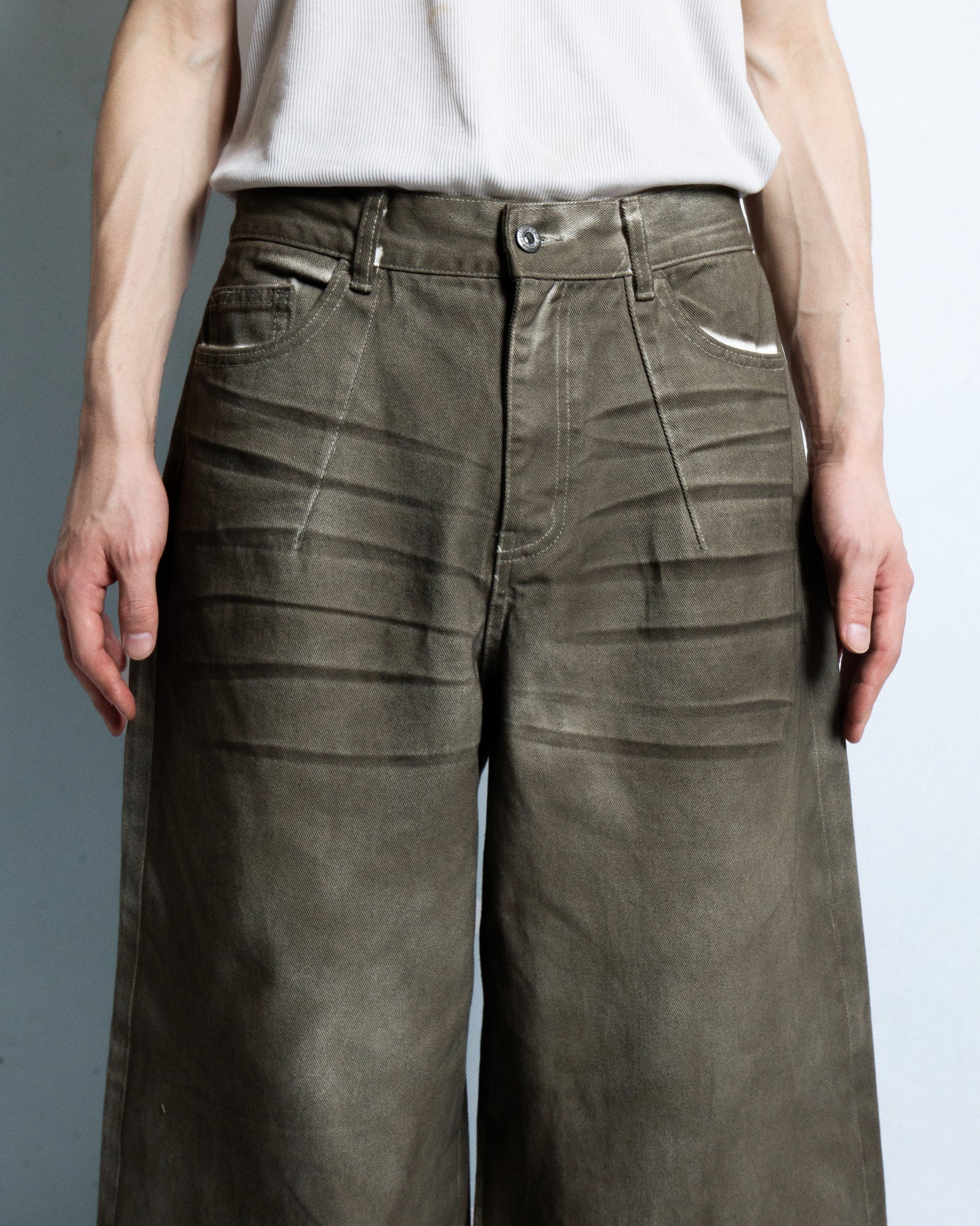wide baggy spray processing denim trousers